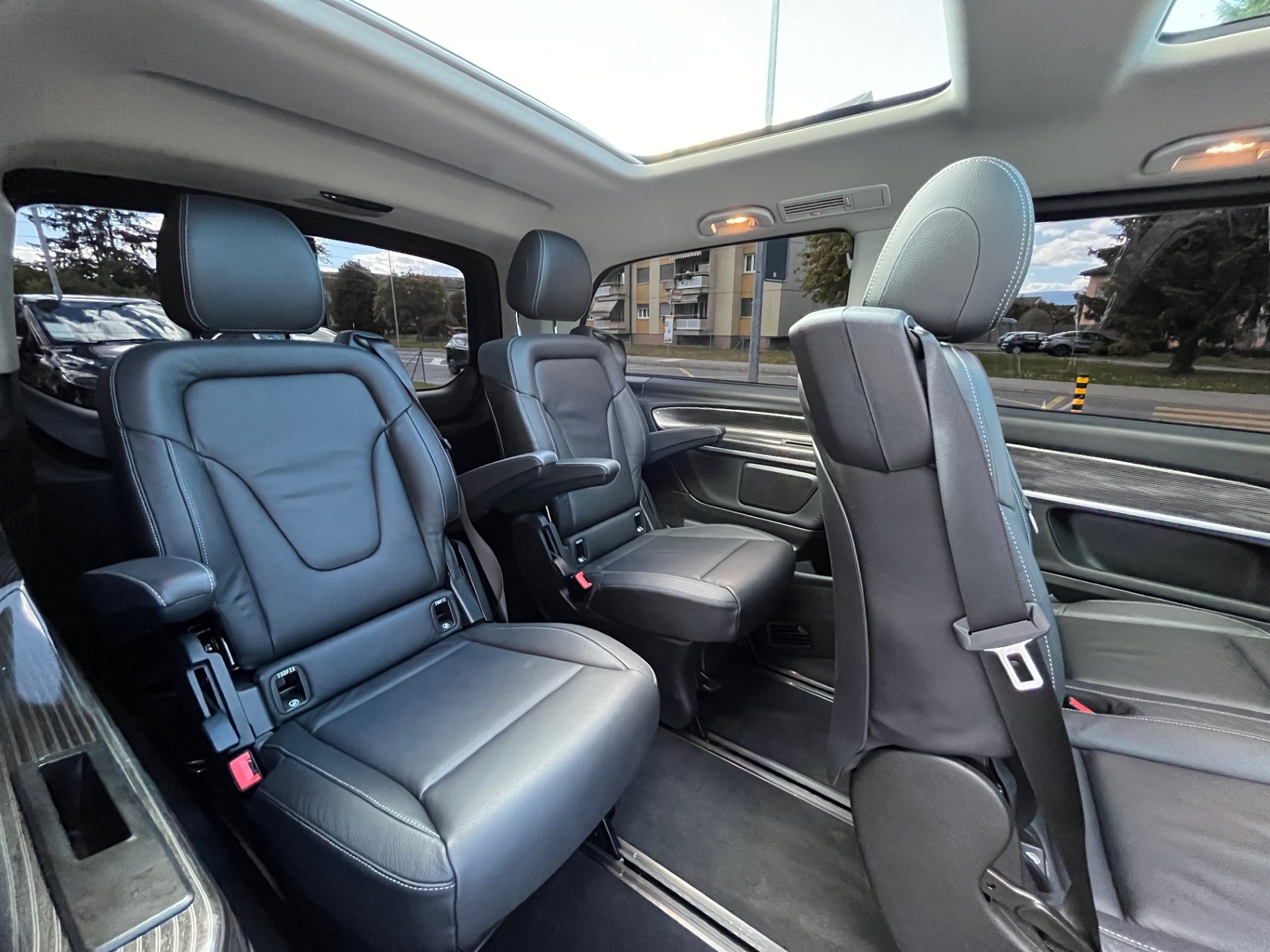 MERCEDES-BENZ V 300 d lang Avantgarde 4Matic 9G-Tronic-image-19