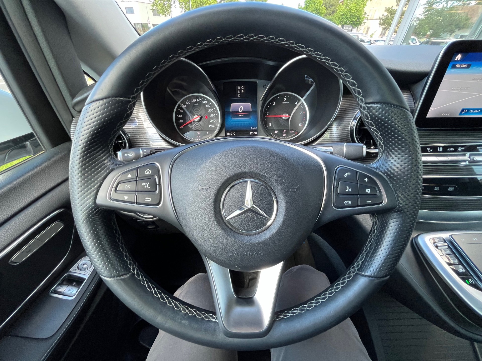 MERCEDES-BENZ V 300 d lang Avantgarde 4Matic 9G-Tronic-image-13