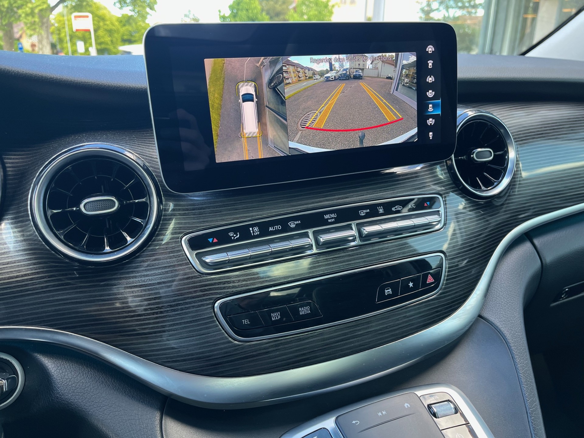 MERCEDES-BENZ V 300 d lang Avantgarde 4Matic 9G-Tronic-image-14