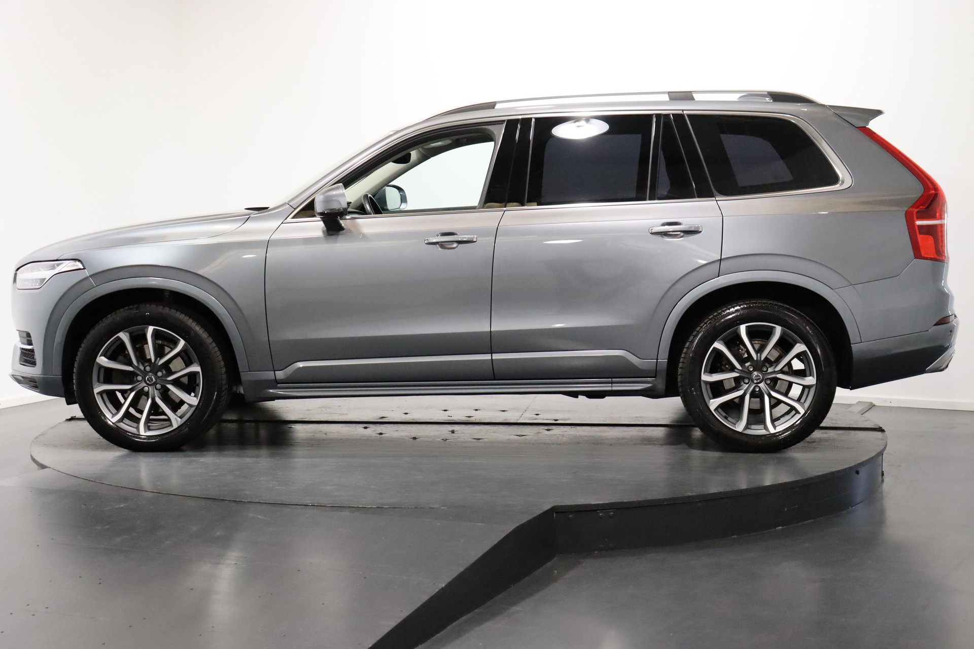 VOLVO XC90 2.0 T6 Momentum 7P. AWD-showroom-element-1