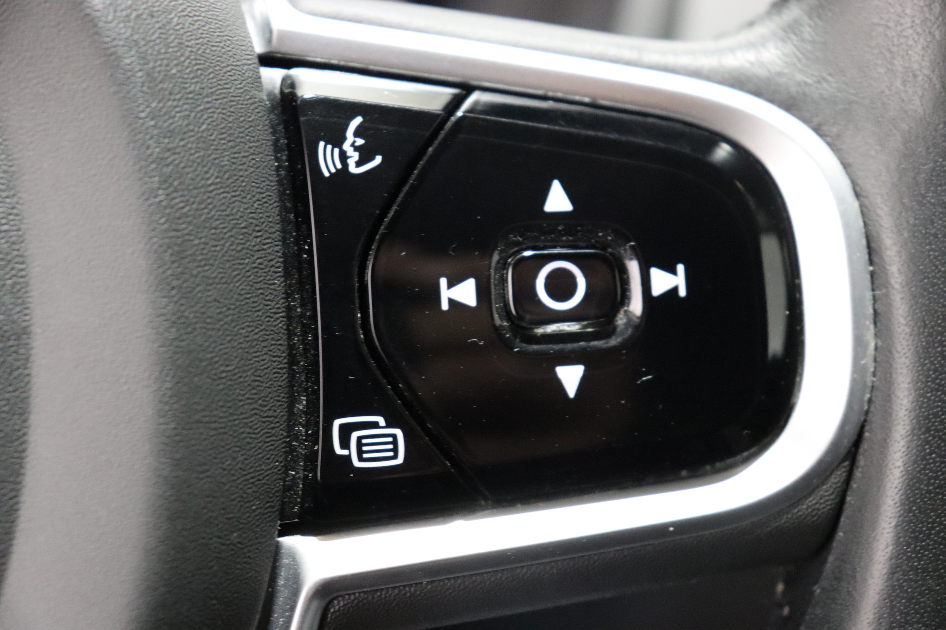 VOLVO XC90 2.0 T6 Momentum 7P. AWD-image-19