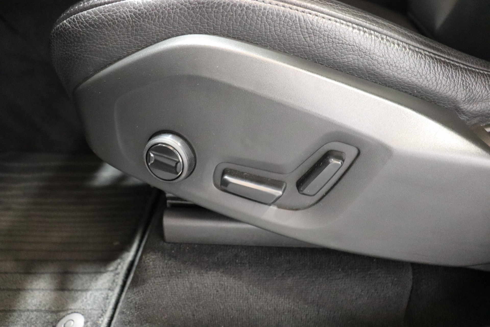 VOLVO XC90 2.0 T6 Momentum 7P. AWD-image-17
