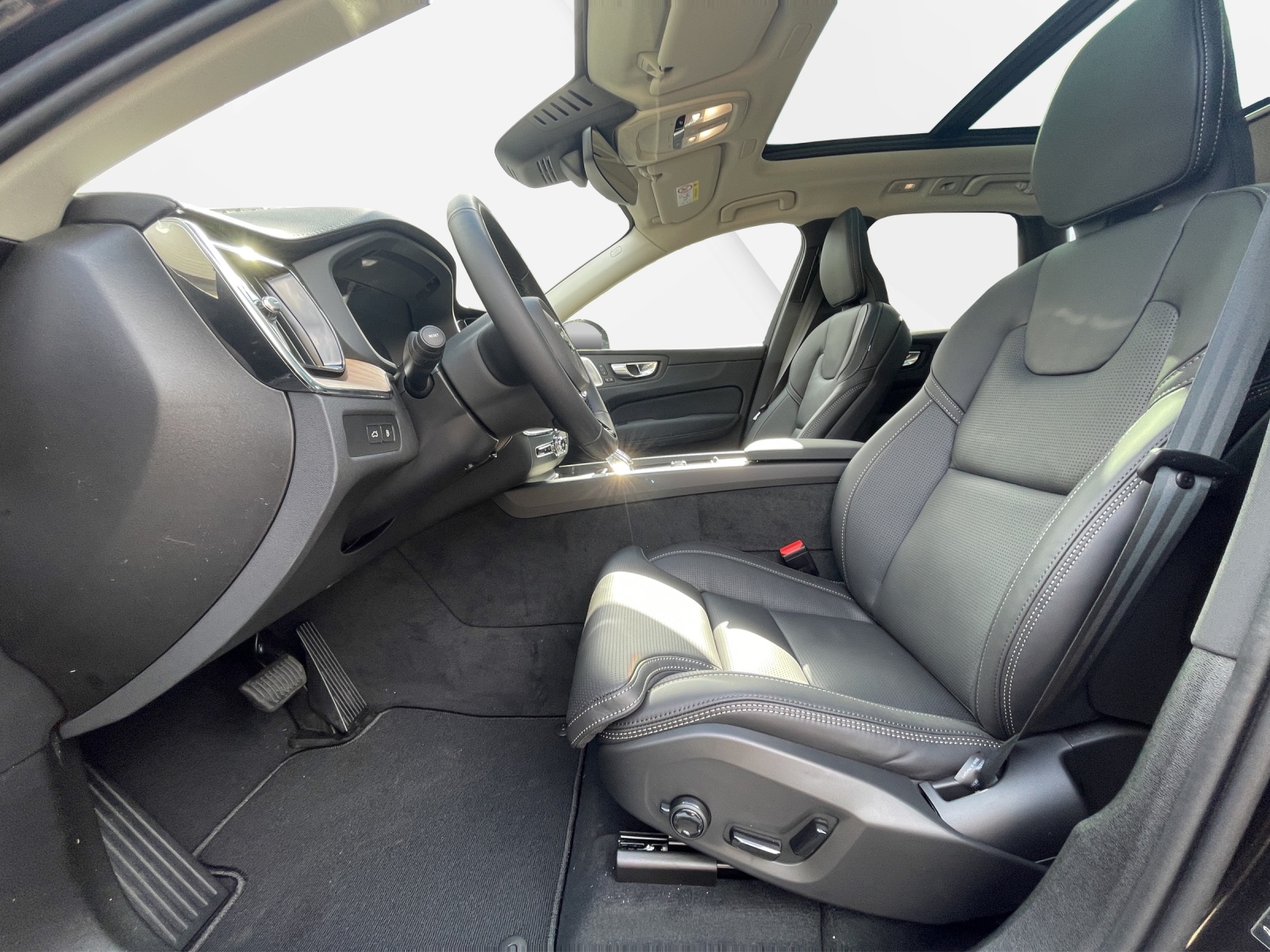 VOLVO XC60 2.0 T8 TE Ultra Dark eAWD-image-9