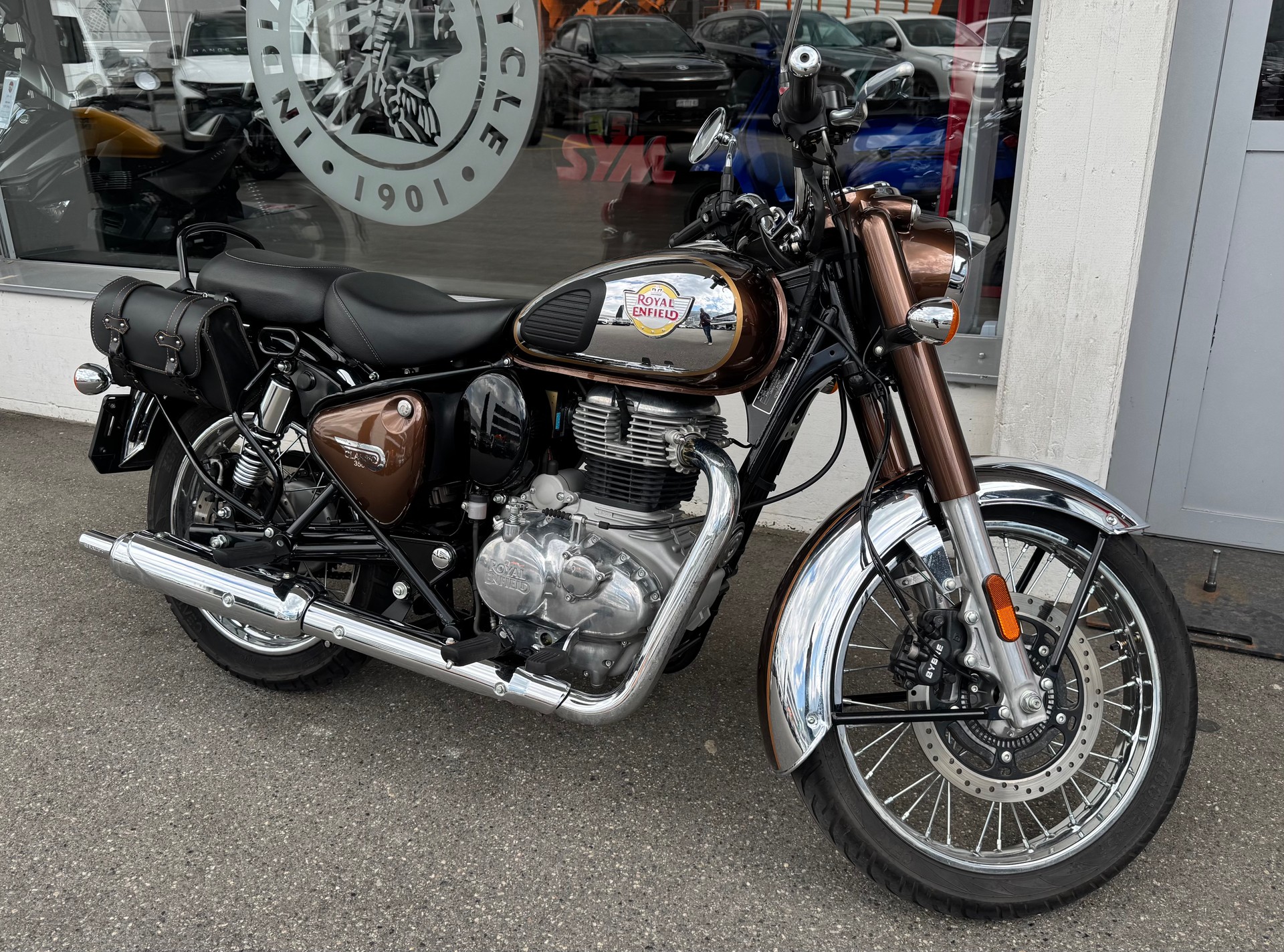 ROYAL ENFIELD Classic 350 Chrome-showroom-element-2