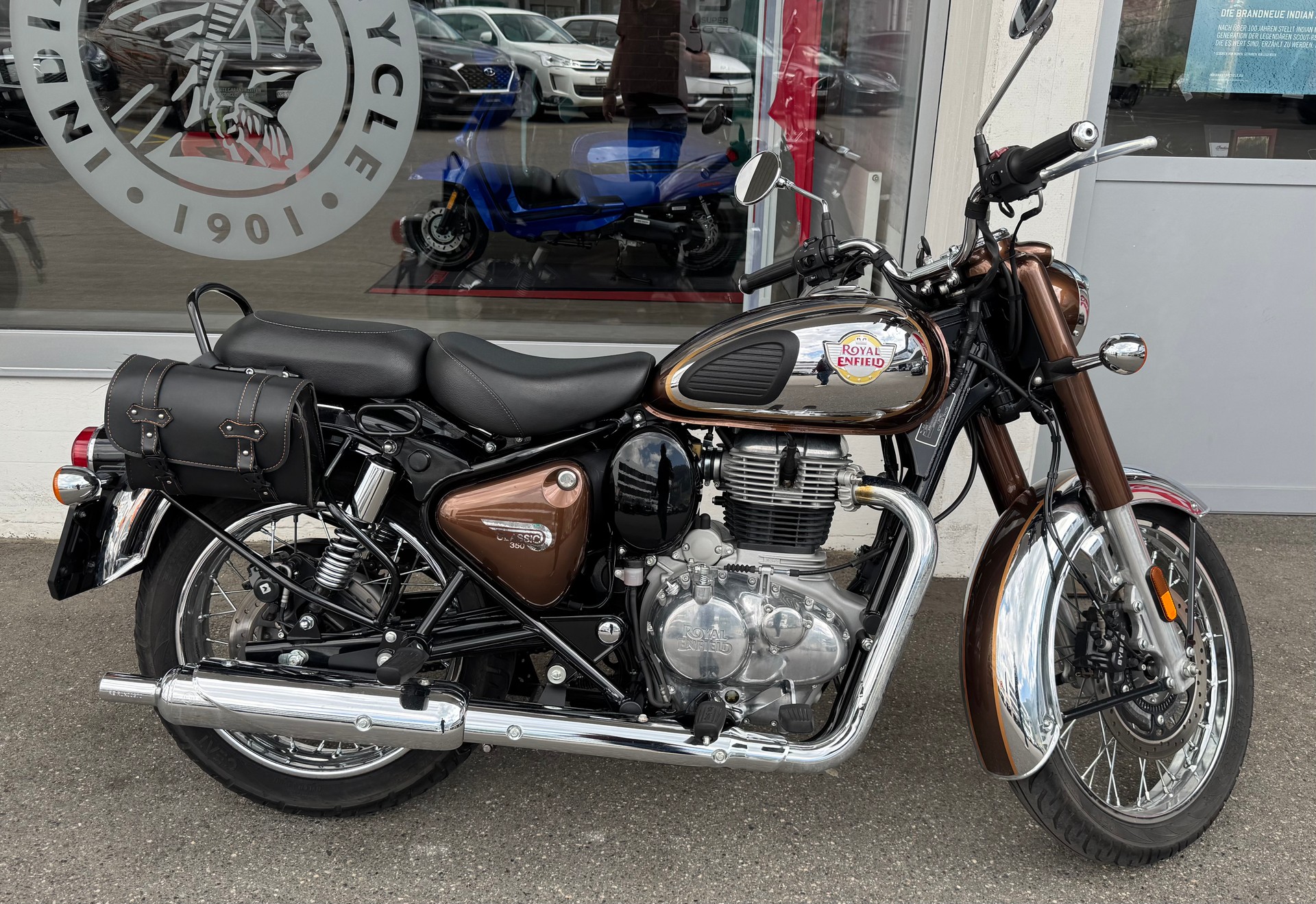 ROYAL ENFIELD Classic 350 Chrome-showroom-element-3