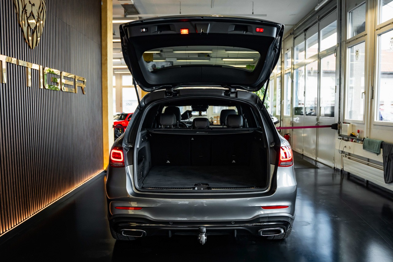 MERCEDES-BENZ GLC 300 AMG Line 4Matic 9G-Tronic-image-6