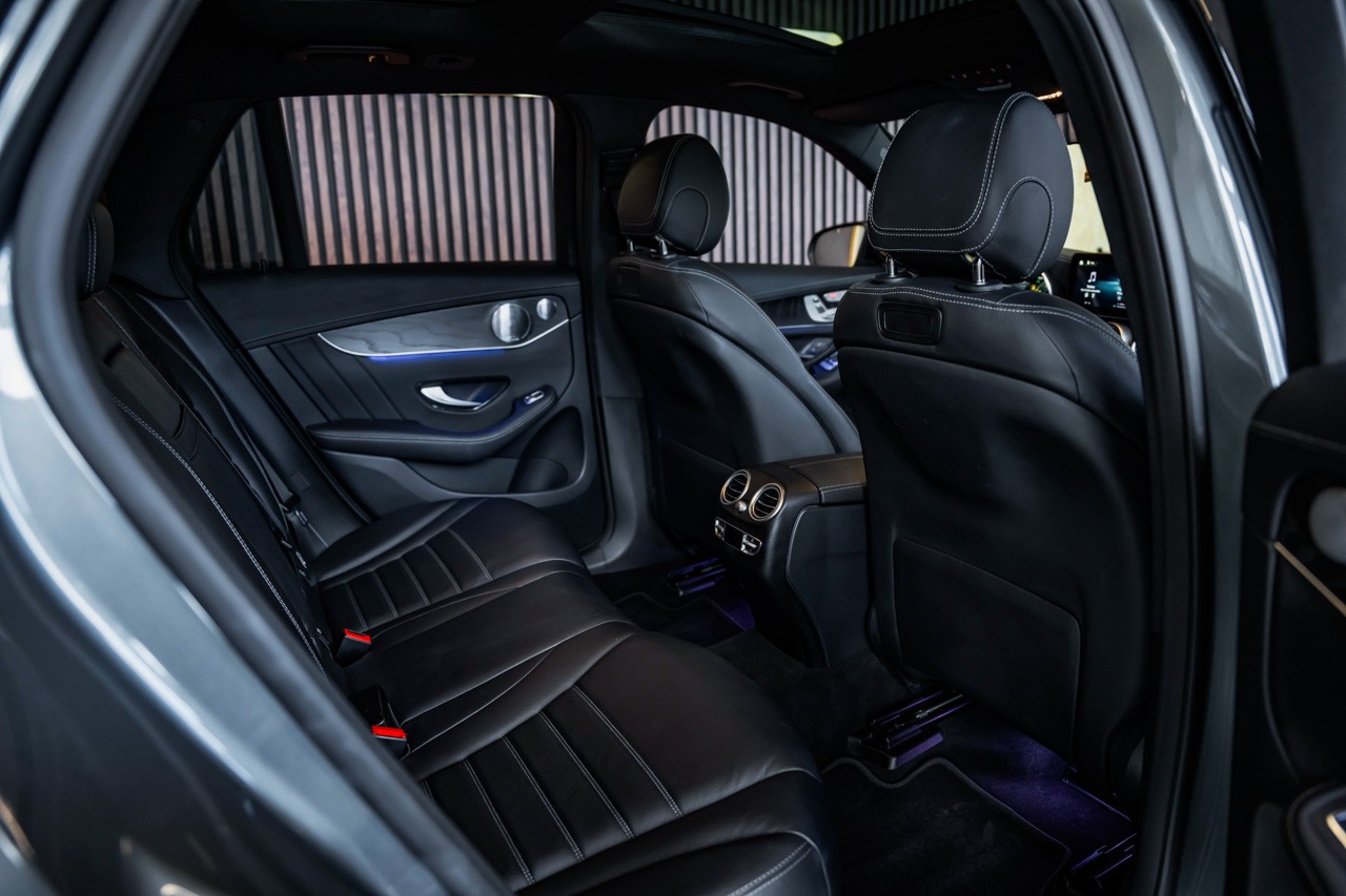 MERCEDES-BENZ GLC 300 AMG Line 4Matic 9G-Tronic-image-18