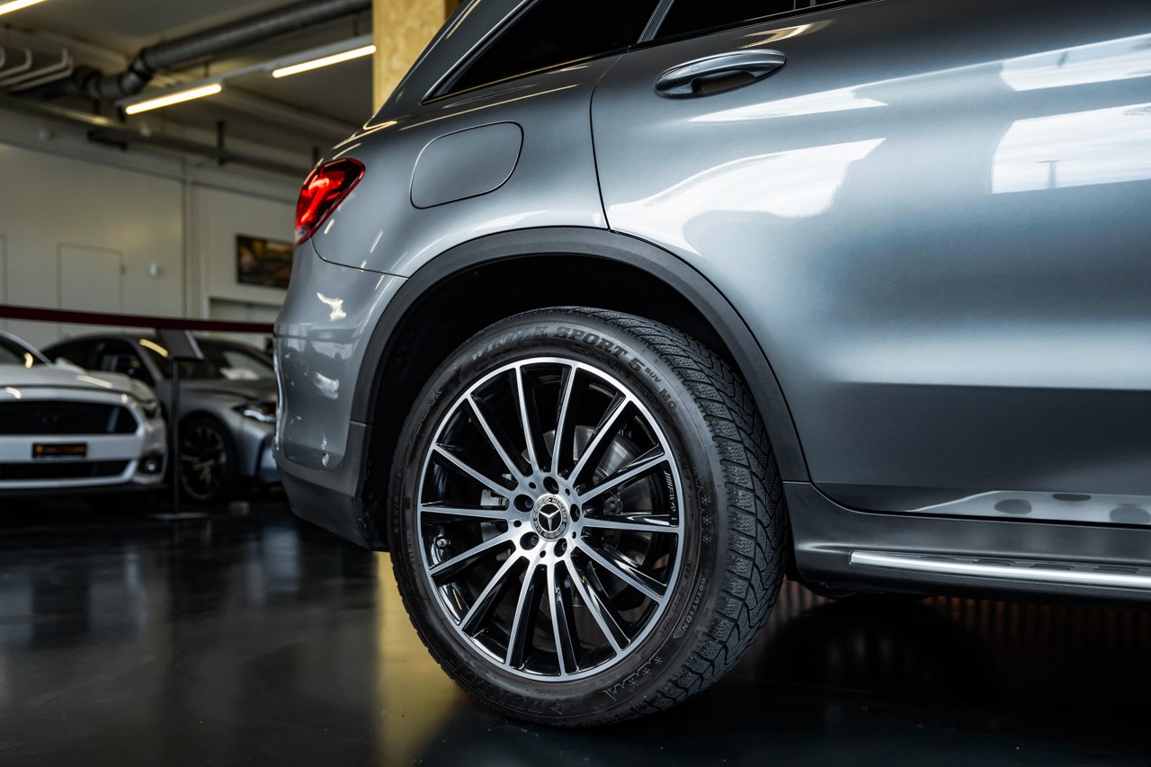 MERCEDES-BENZ GLC 300 AMG Line 4Matic 9G-Tronic-image-10