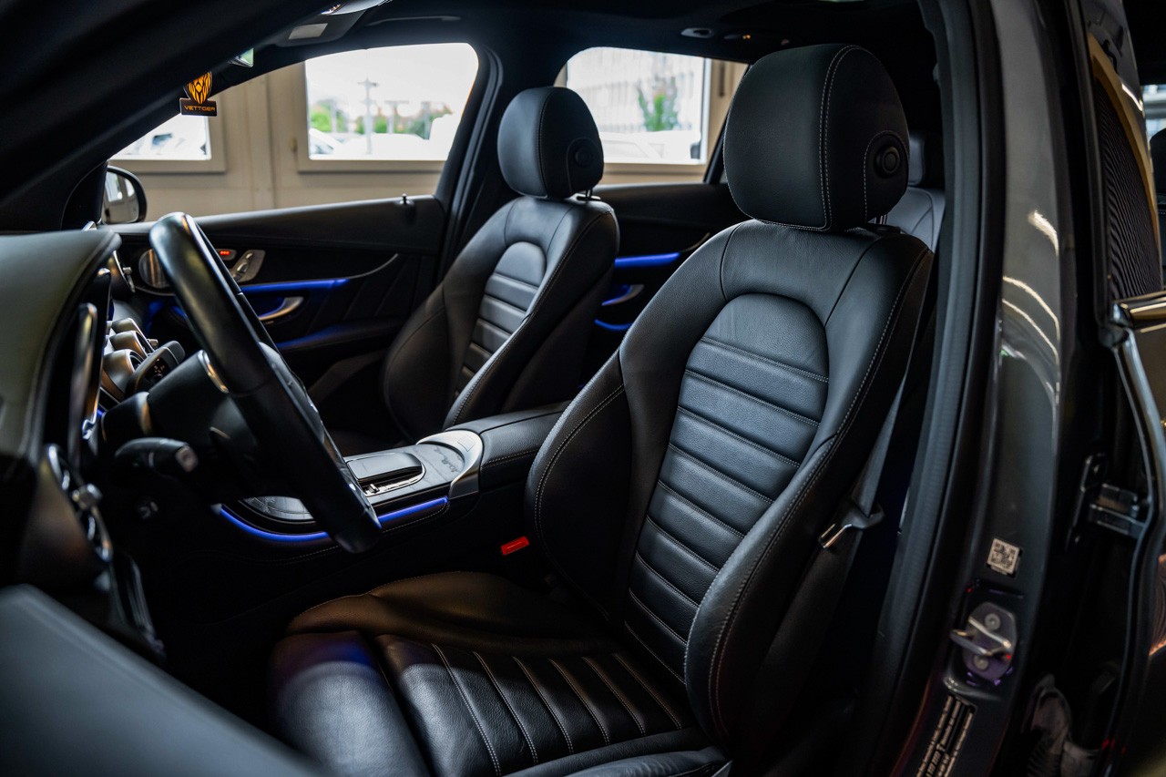 MERCEDES-BENZ GLC 300 AMG Line 4Matic 9G-Tronic-image-13