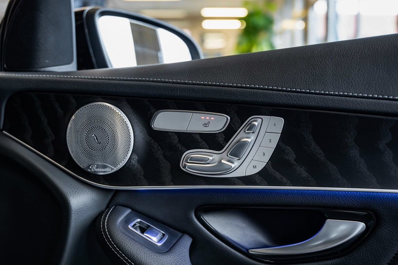 MERCEDES-BENZ GLC 300 AMG Line 4Matic 9G-Tronic-image-26