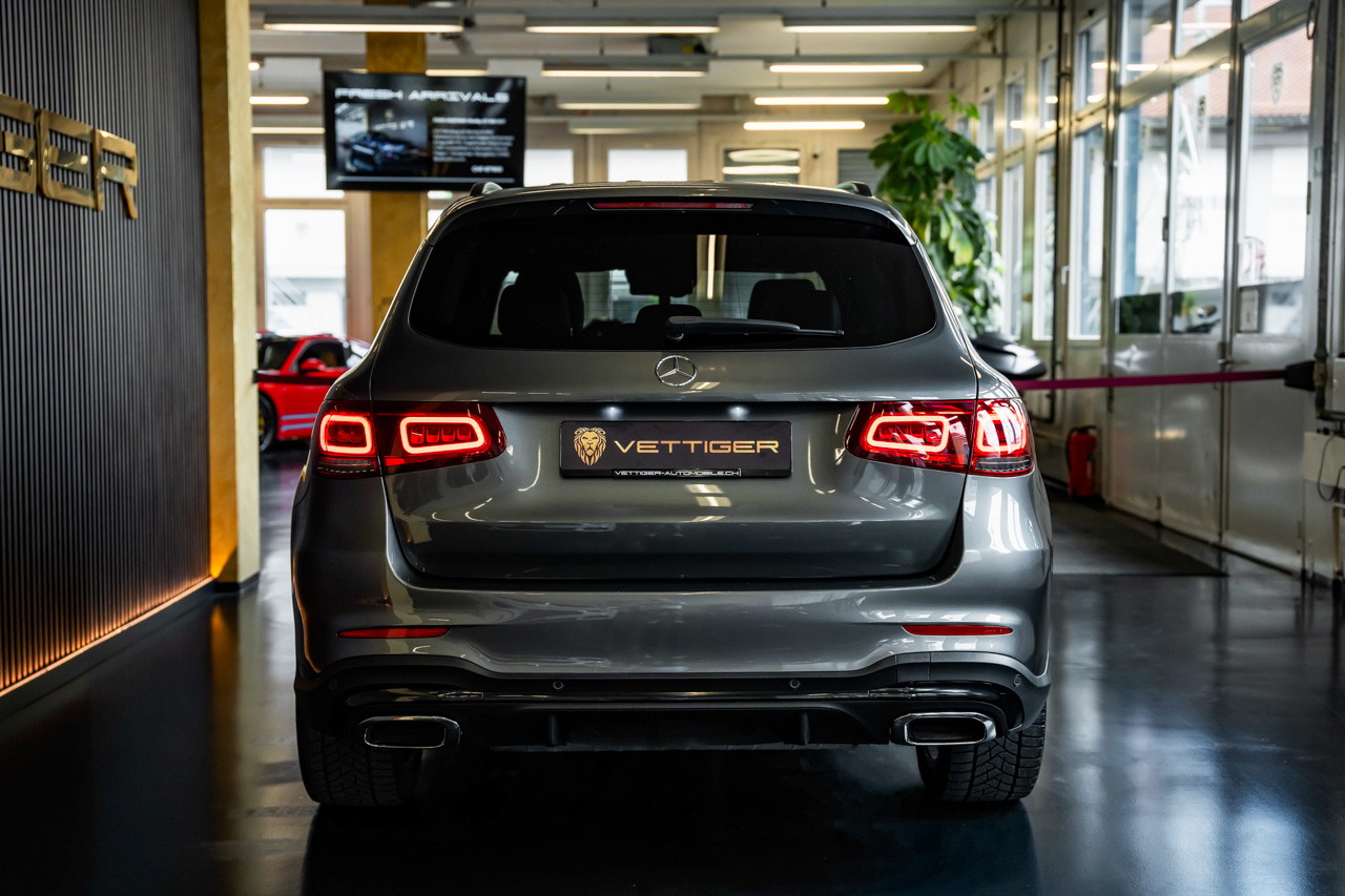 MERCEDES-BENZ GLC 300 AMG Line 4Matic 9G-Tronic-image-5