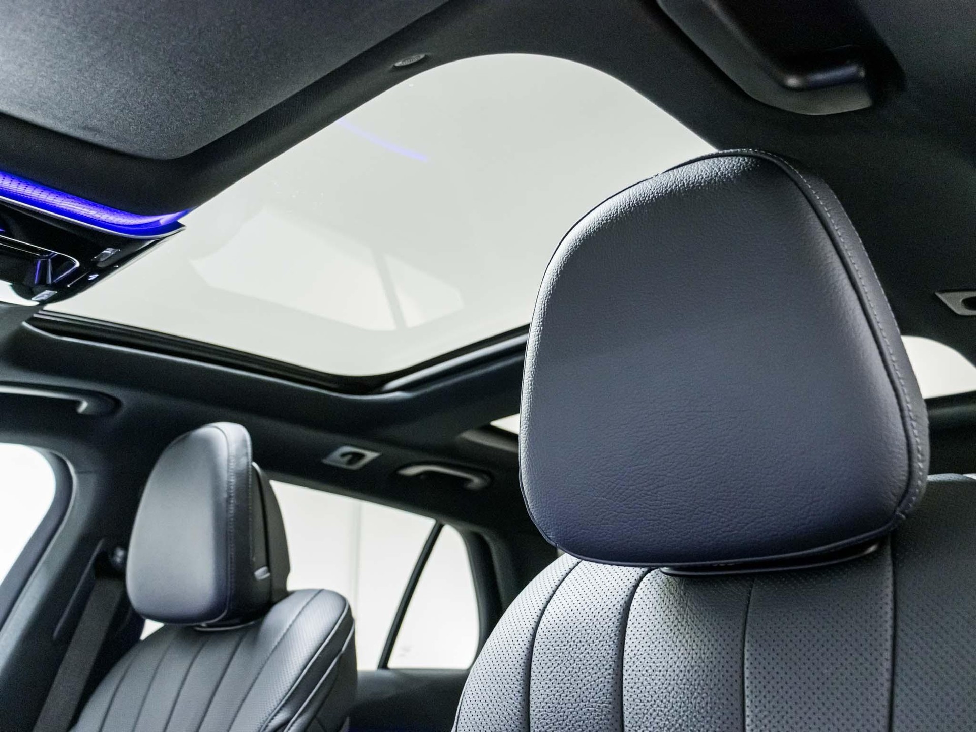 MERCEDES-BENZ E 300 de 4MATIC T-Modell-image-8