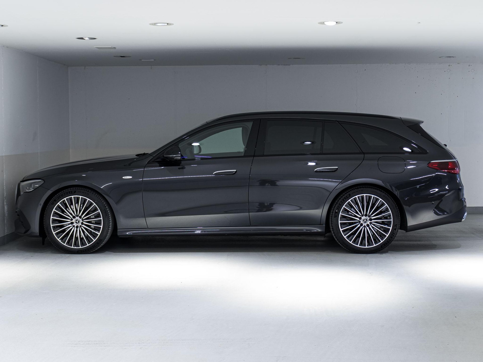 MERCEDES-BENZ E 300 de 4MATIC T-Modell-image-4