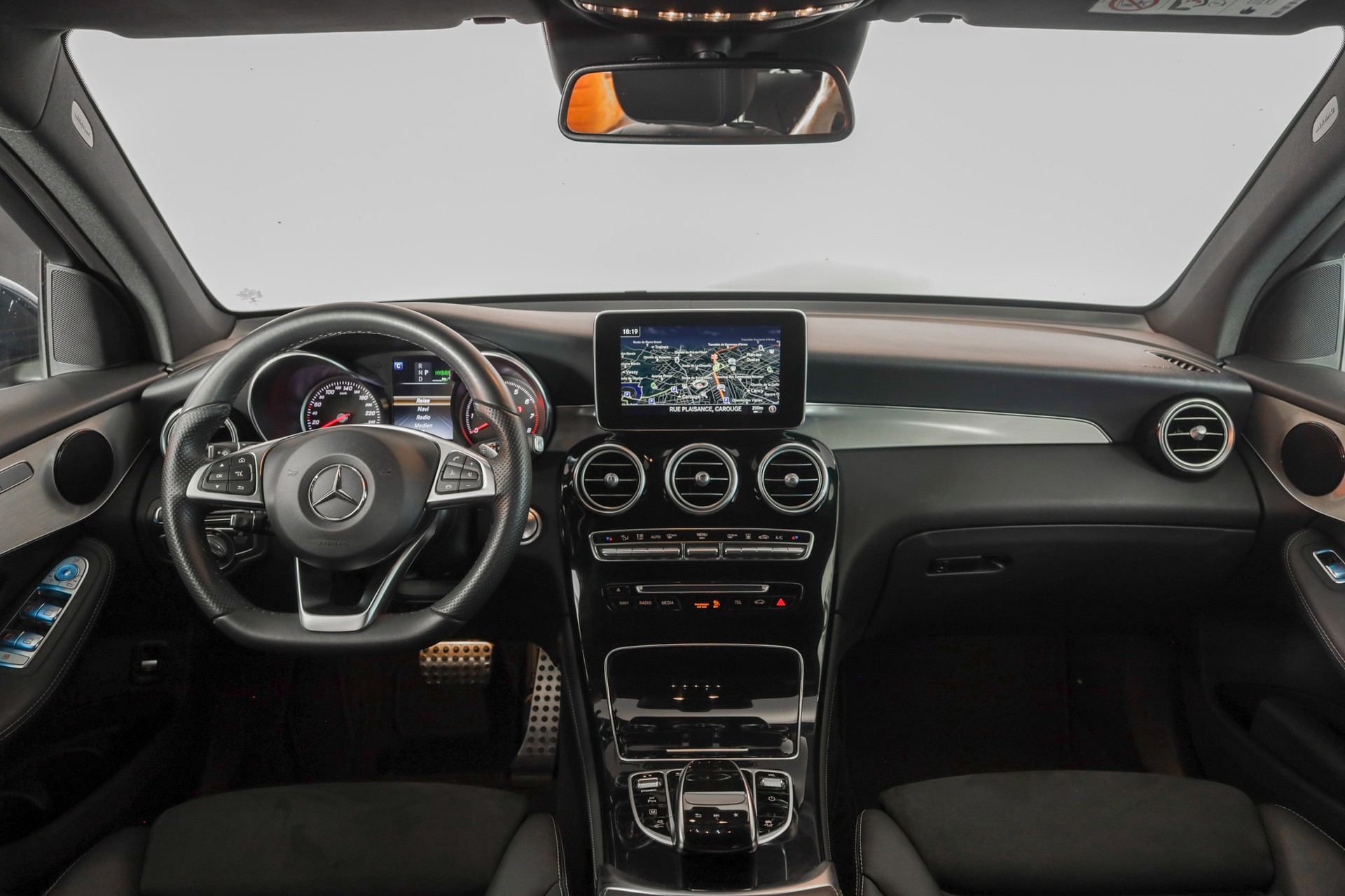 MERCEDES-BENZ GLC 350 e AMG Line 4Matic 7G-Tronic-image-10