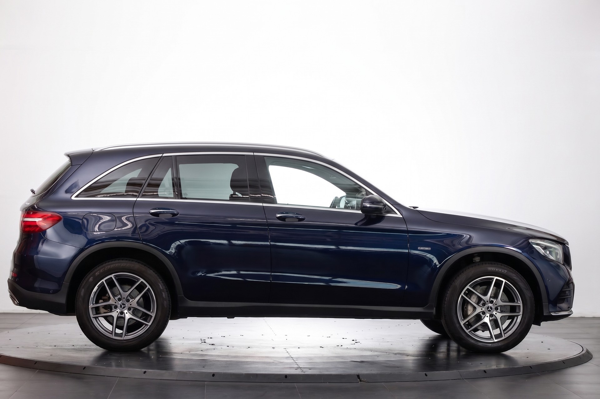 MERCEDES-BENZ GLC 350 e AMG Line 4Matic 7G-Tronic-showroom-element-3