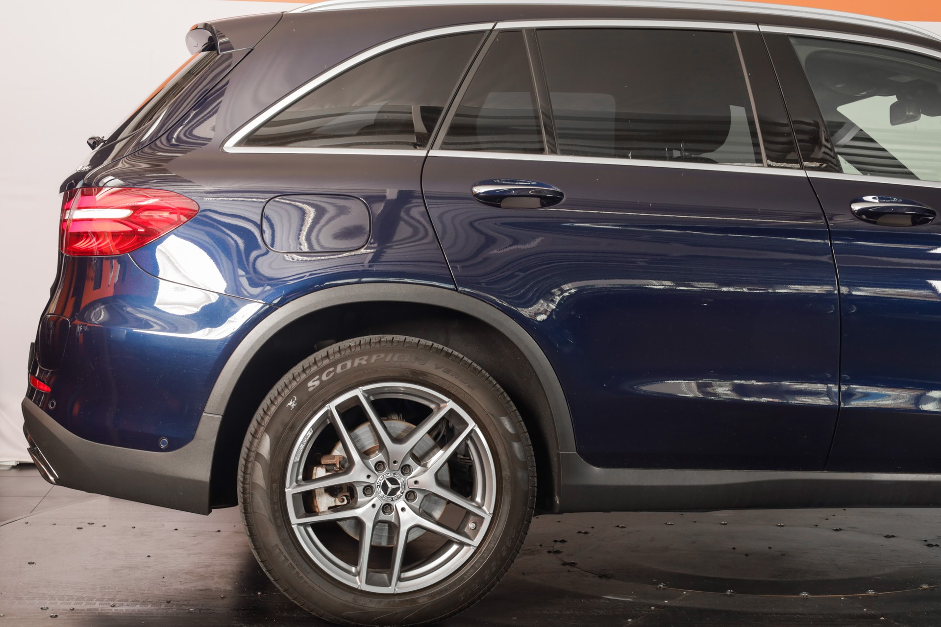 MERCEDES-BENZ GLC 350 e AMG Line 4Matic 7G-Tronic-image-8