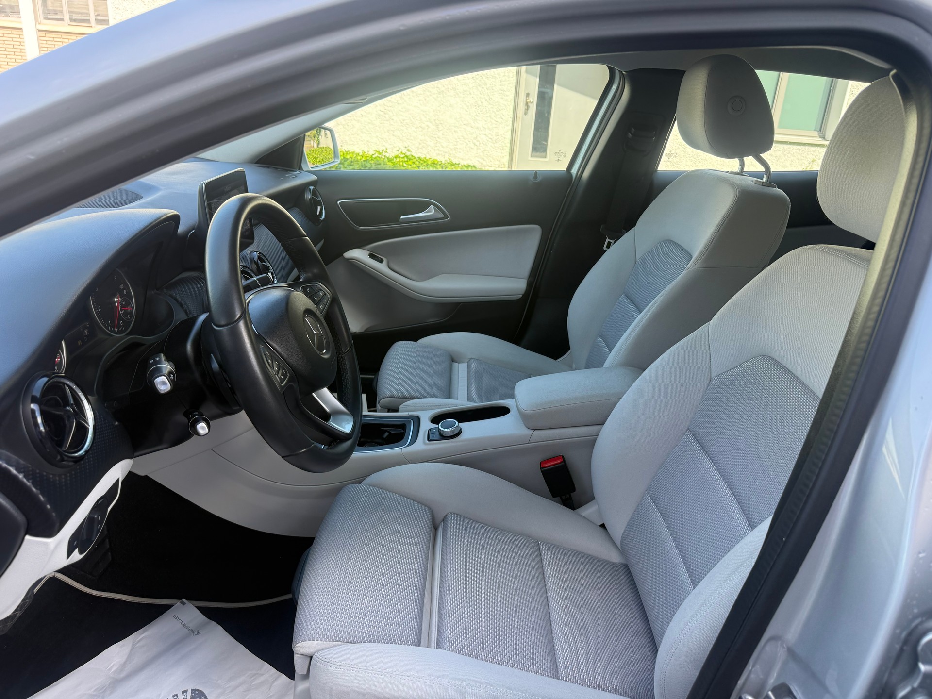 MERCEDES-BENZ GLA 200 CDI Style 4Matic 7G-DCT-image-6