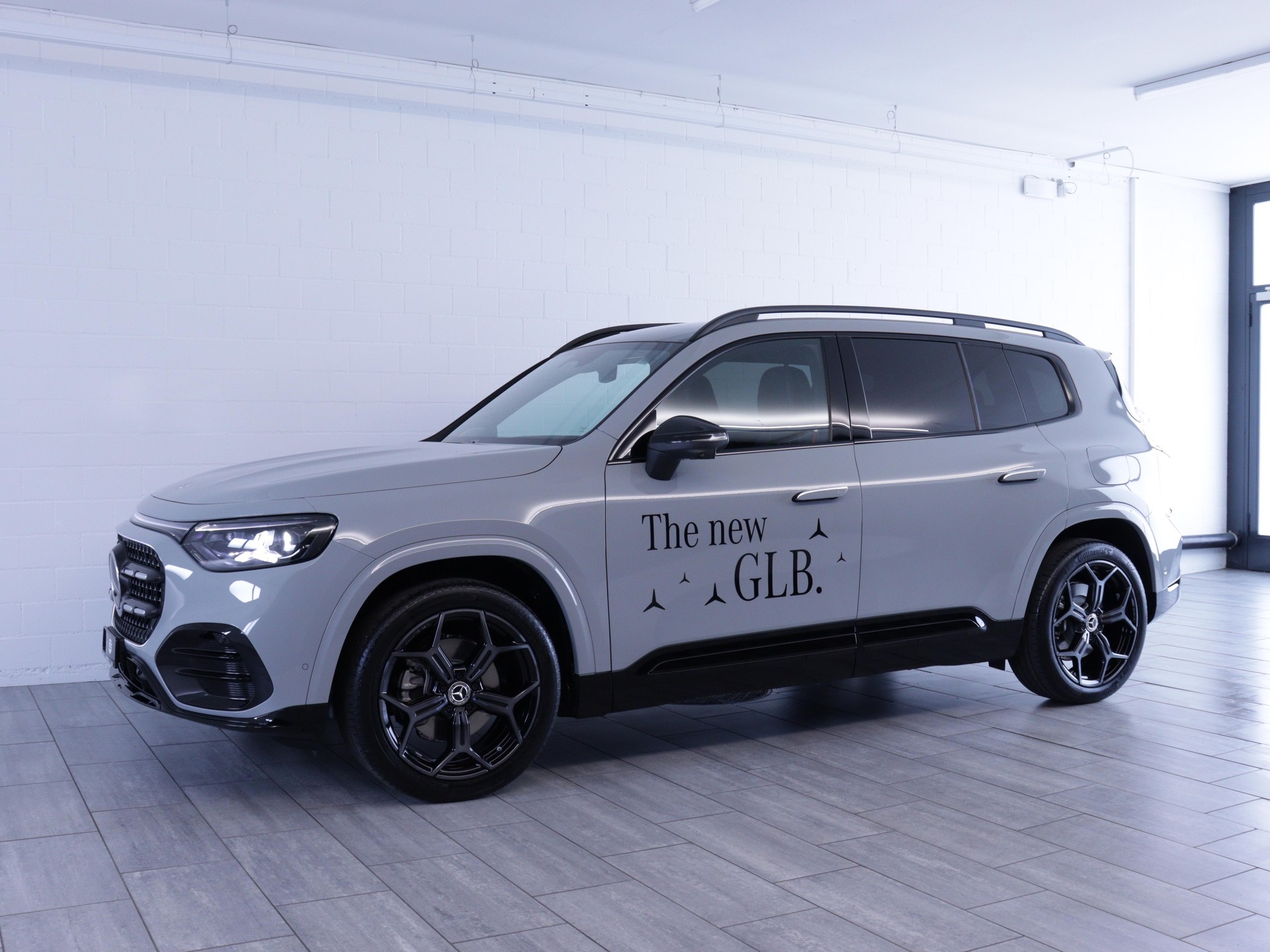 MERCEDES-BENZ GLB 220 4matic-showroom-element-1