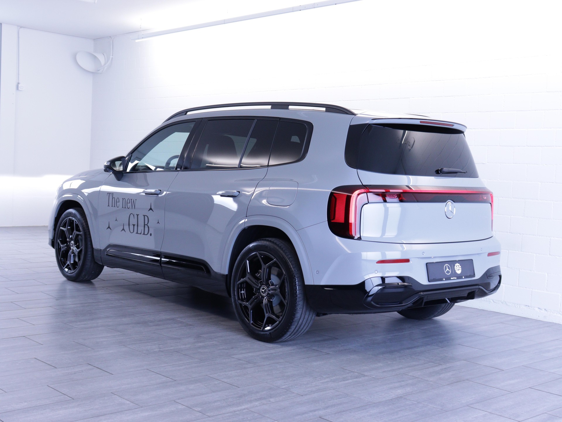 MERCEDES-BENZ GLB 220 4matic-showroom-element-3