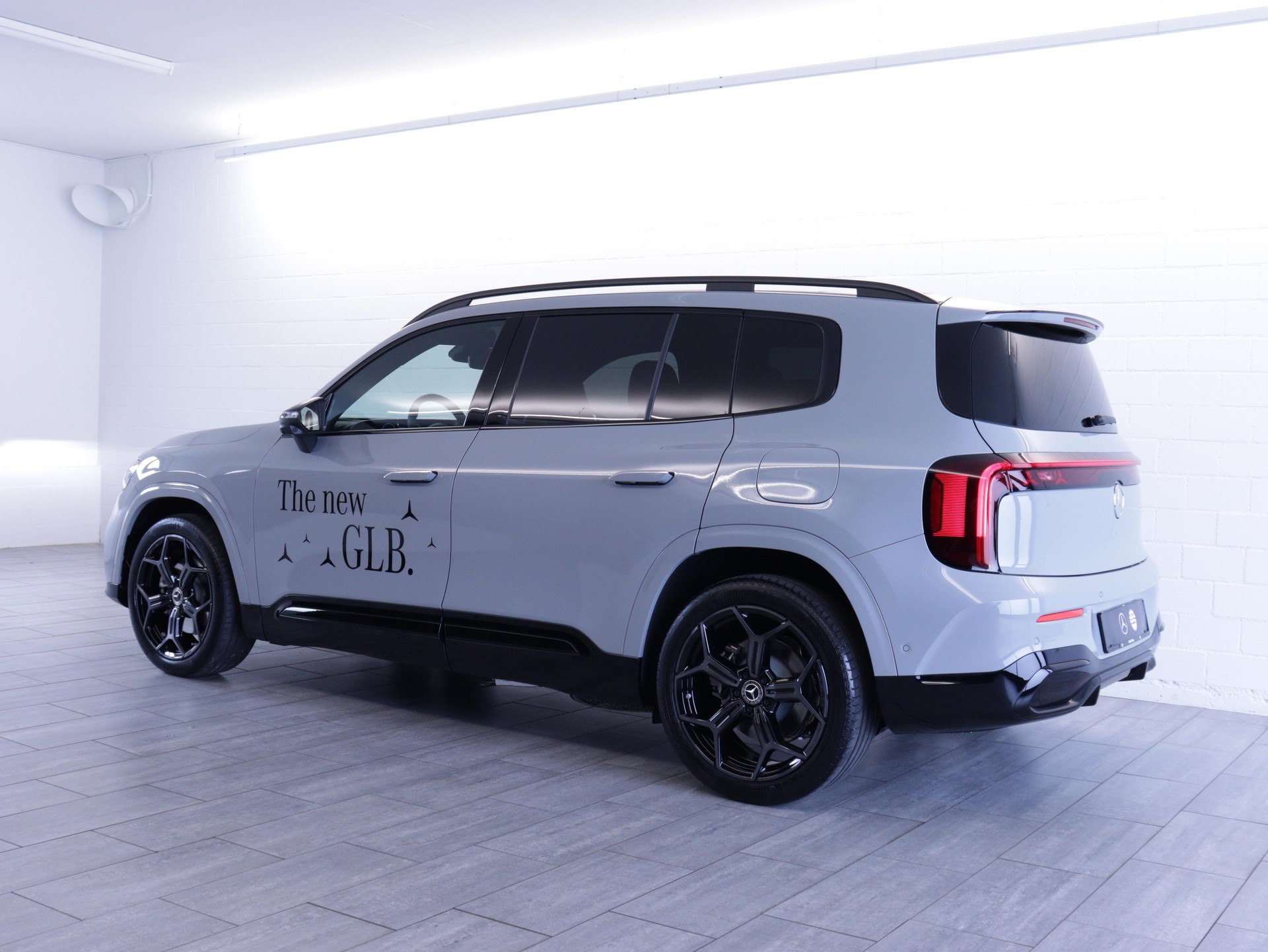 MERCEDES-BENZ GLB 220 4matic-showroom-element-2