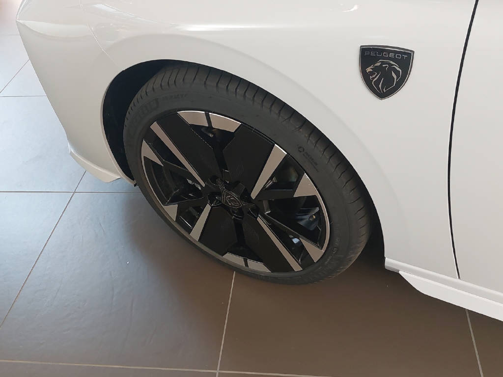 PEUGEOT 308 1.2 Hybrid GT-image-9