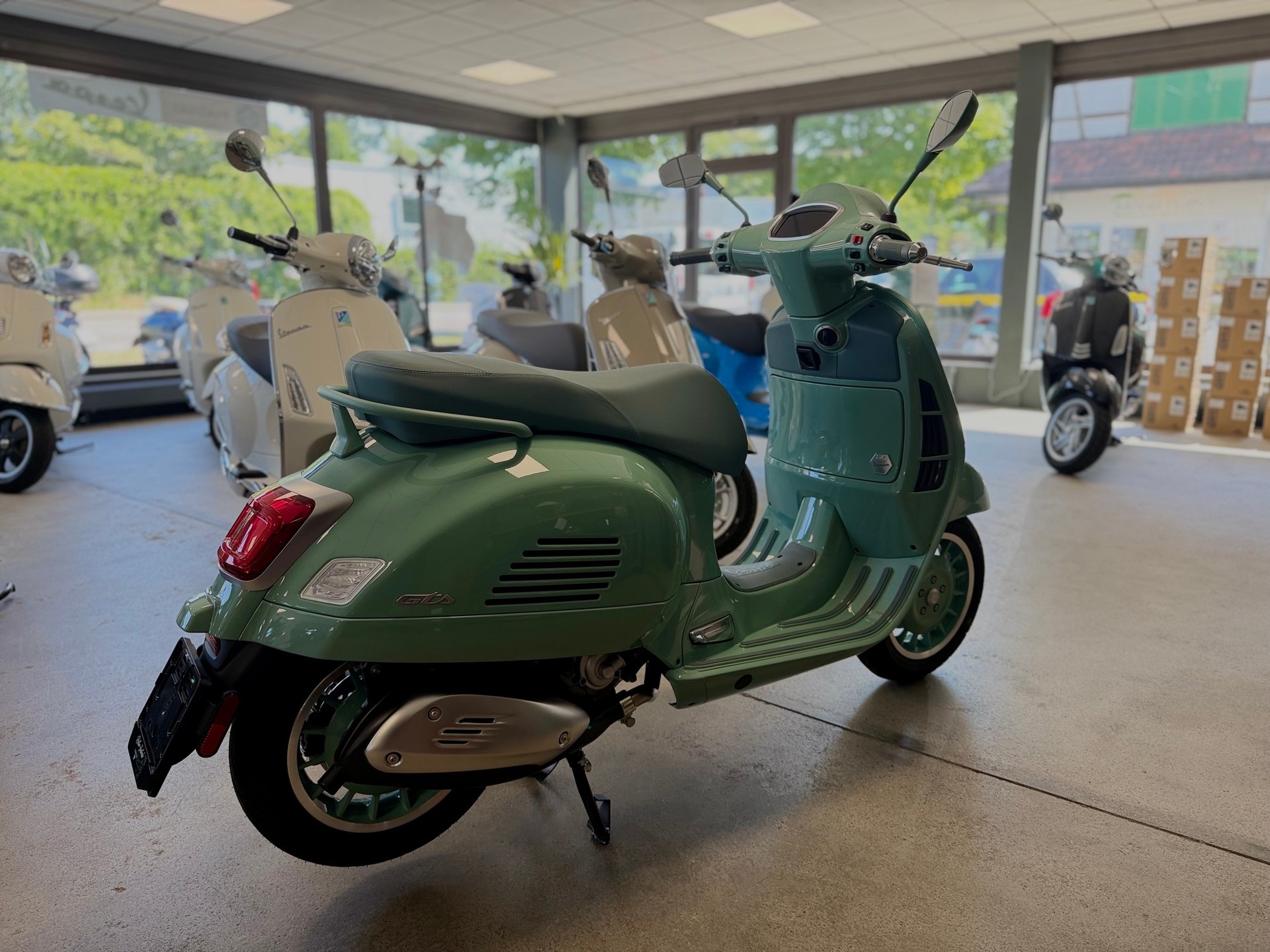 PIAGGIO 80th E5+ Edition-image-1