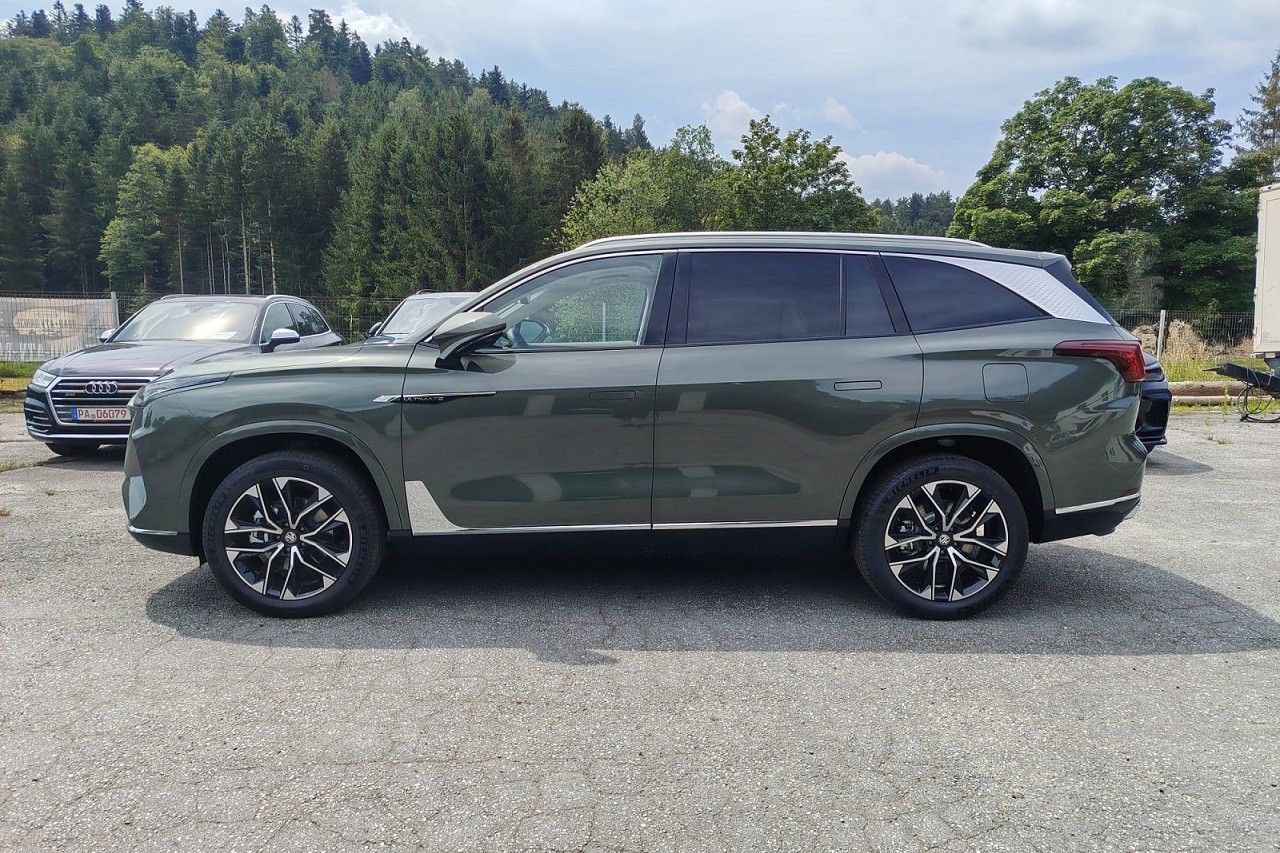 MG S9 PHEV 1.5 "Premium" mit 100 km e-Reichweite-showroom-element-1