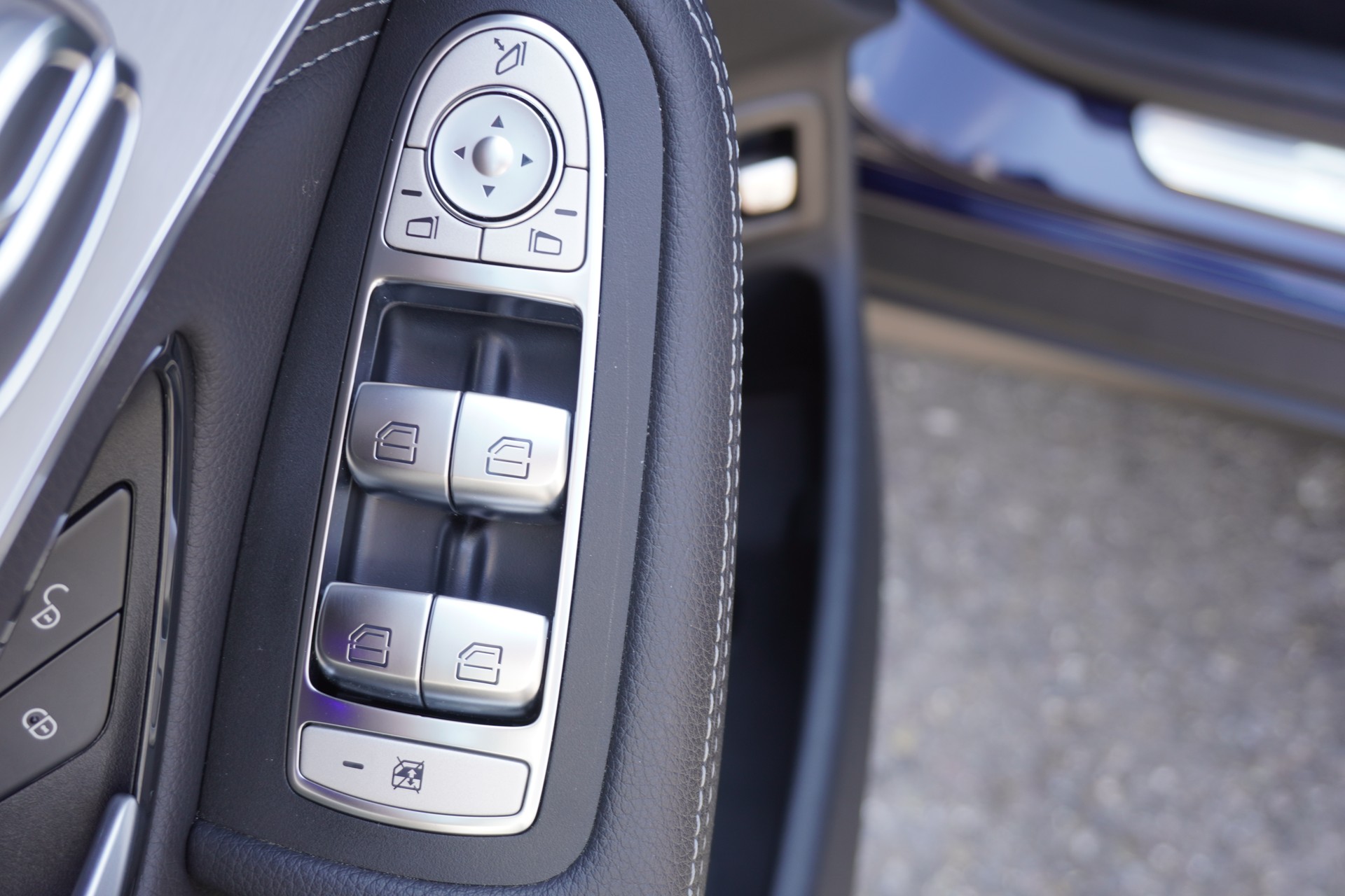 MERCEDES-BENZ GLC 300 e 4Matic 9G-Tronic-image-18