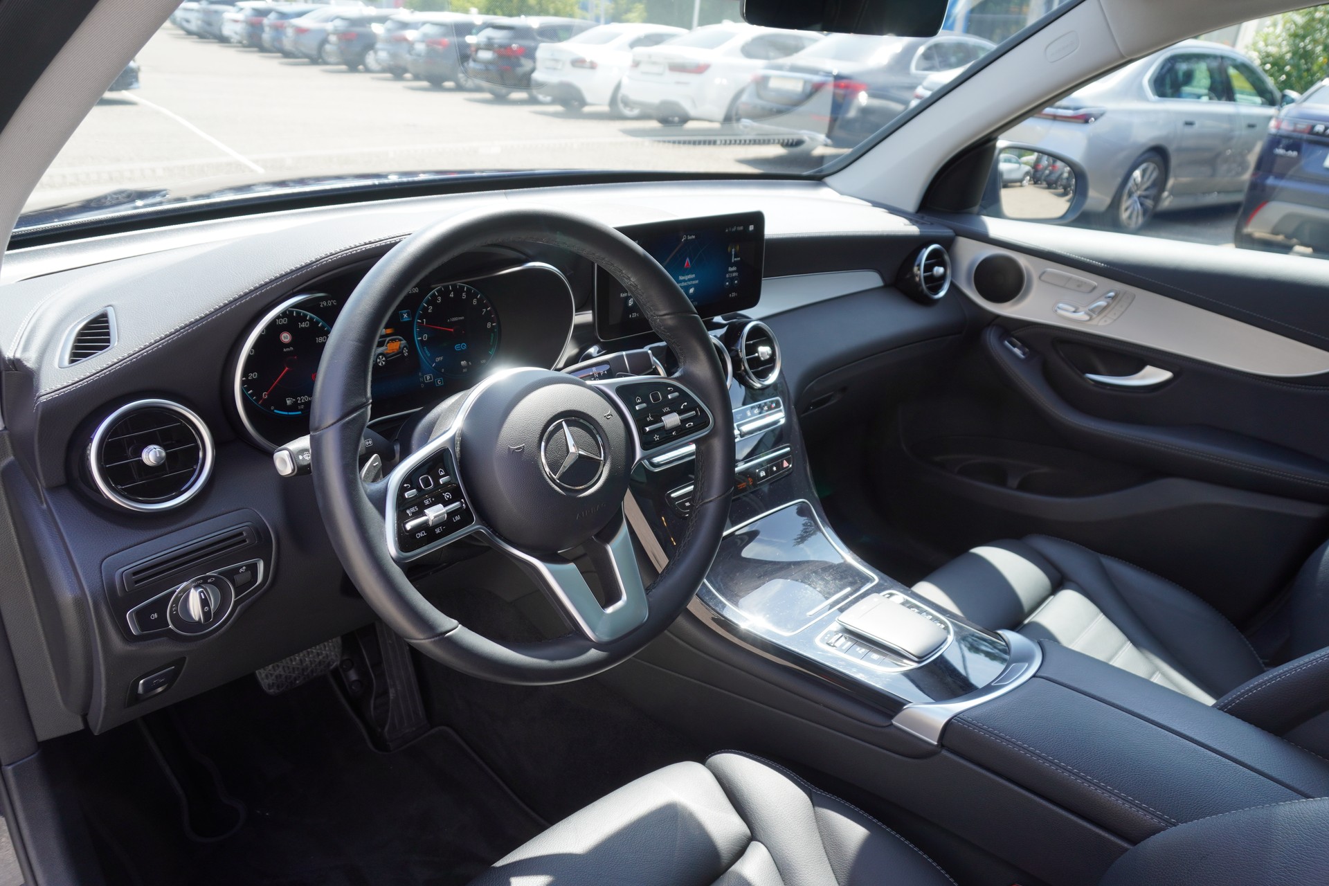 MERCEDES-BENZ GLC 300 e 4Matic 9G-Tronic-image-16