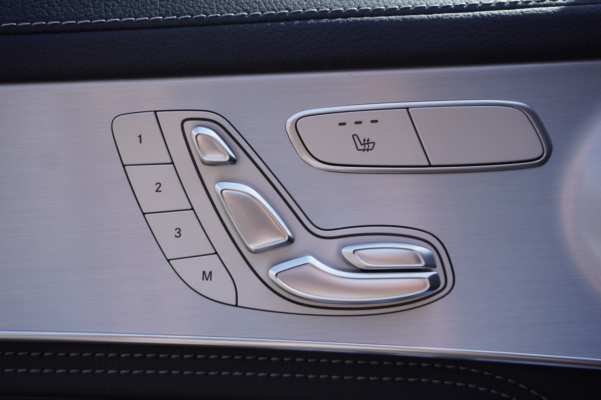 MERCEDES-BENZ GLC 300 e 4Matic 9G-Tronic-image-17