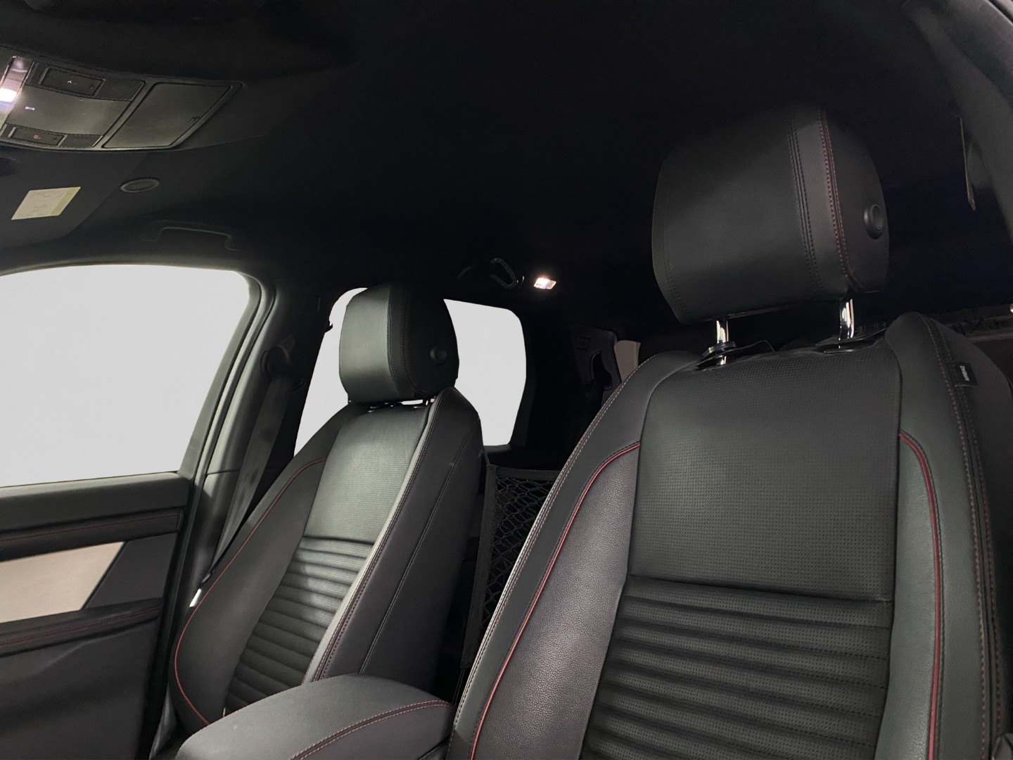 LAND ROVER Discovery 2.0 i4 300 R-Dynamic SE AWD Automatic-image-22