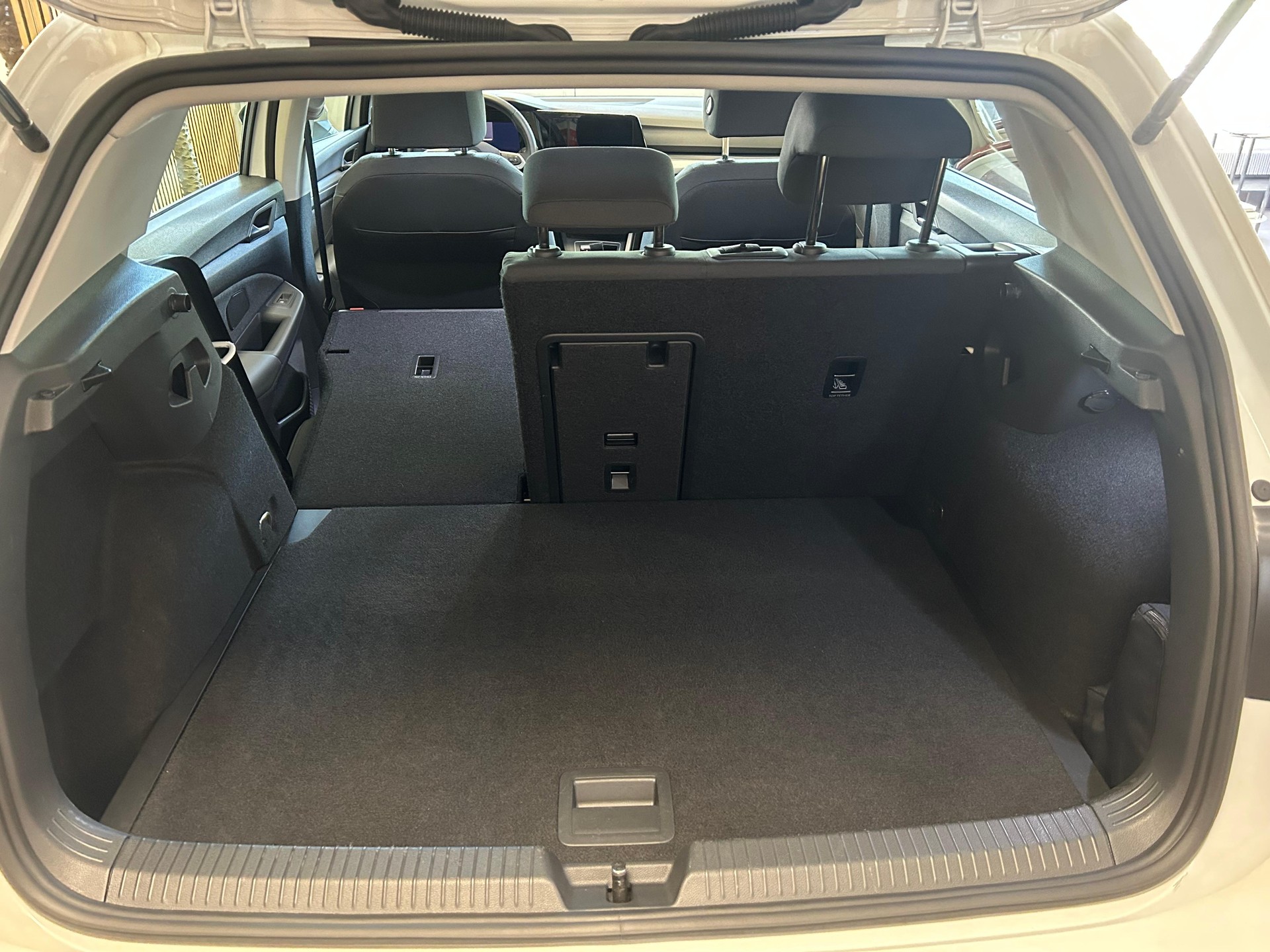 VW Golf VIII 1.5 eTSI Life DSG-image-25