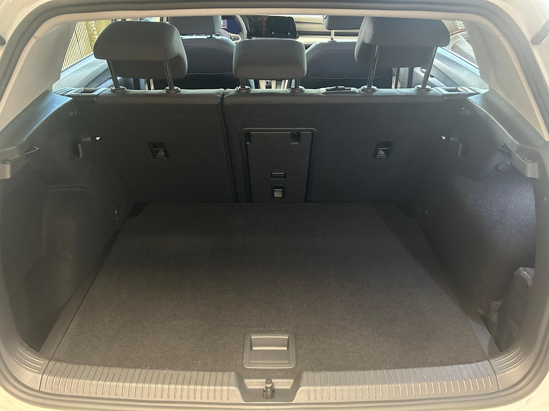 VW Golf VIII 1.5 eTSI Life DSG-image-24