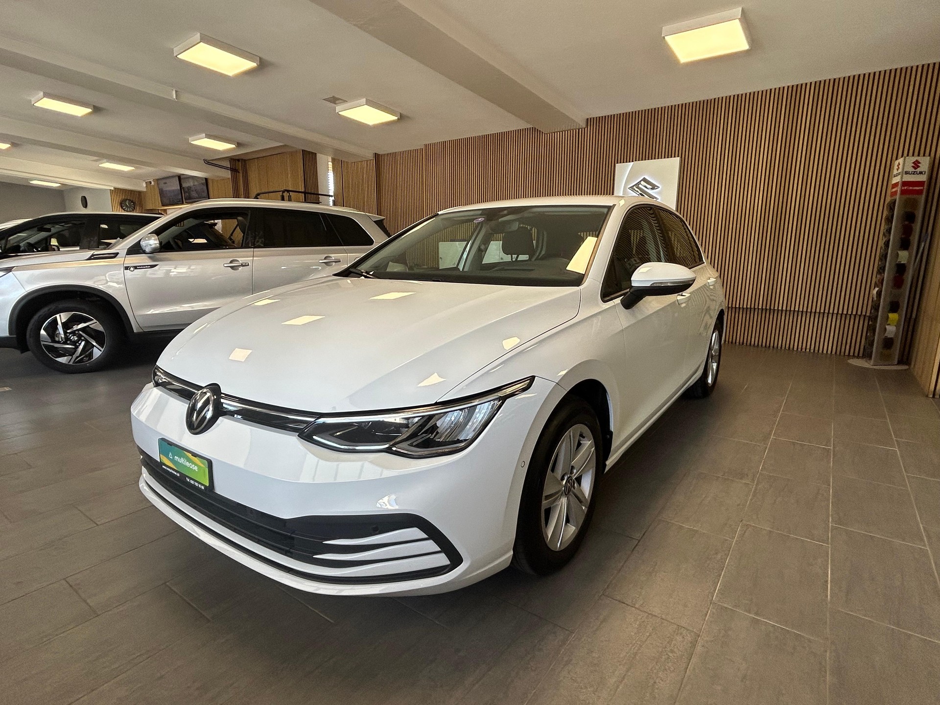 VW Golf VIII 1.5 eTSI Life DSG-showroom-element-3