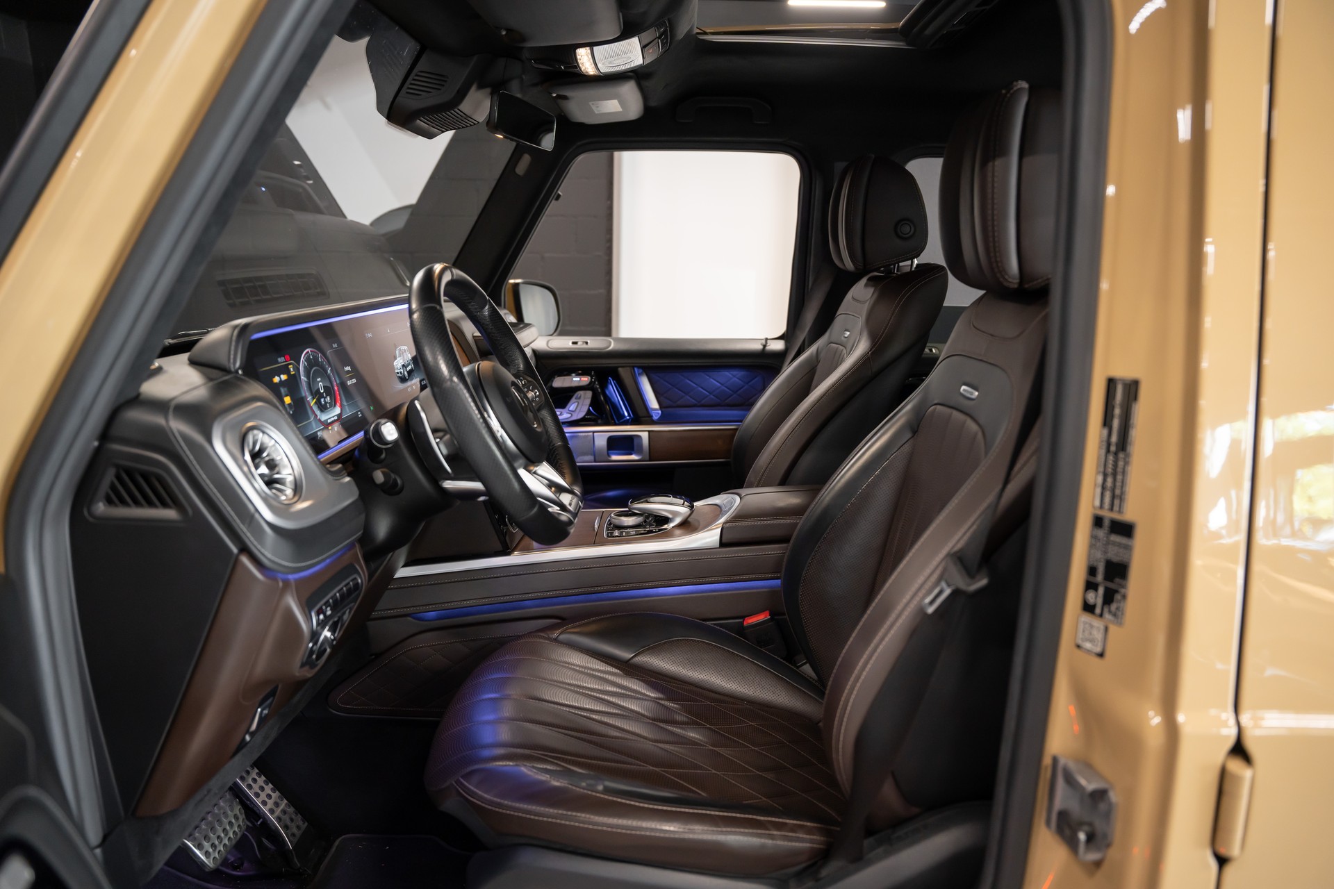 MERCEDES-BENZ G 63 AMG Speedshift Plus G-Tronic / Burmester / Schiebedach / Sitzlüftung / Massage Sitze / Traum Konfiguration-image-9