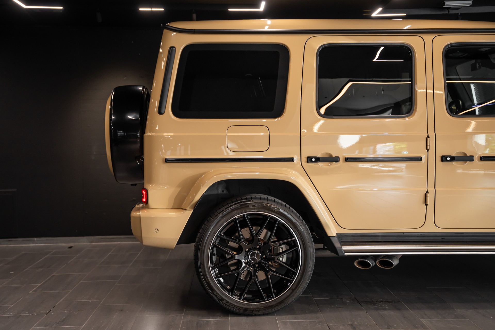 MERCEDES-BENZ G 63 AMG Speedshift Plus G-Tronic / Burmester / Schiebedach / Sitzlüftung / Massage Sitze / Traum Konfiguration-image-3