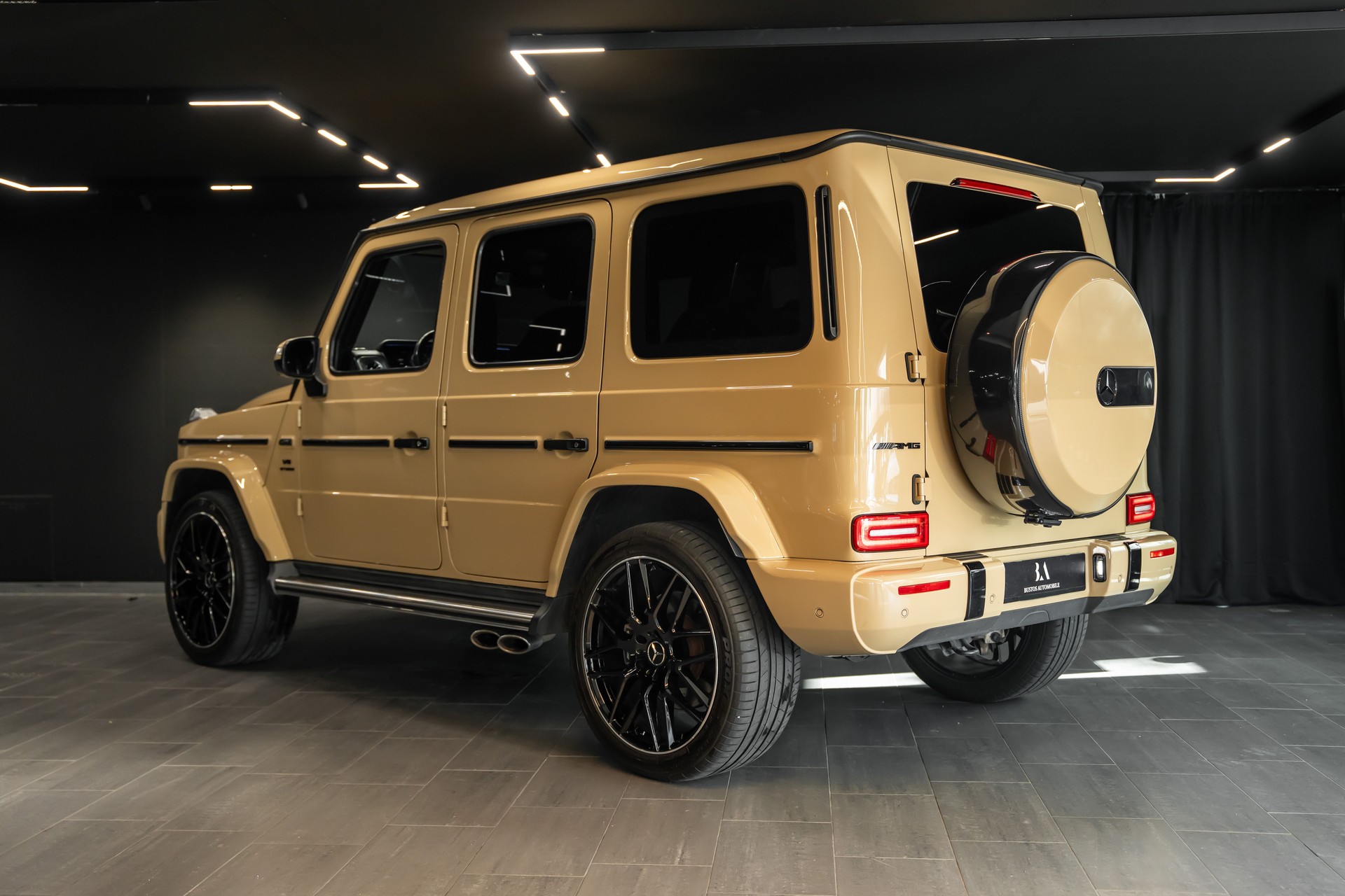MERCEDES-BENZ G 63 AMG Speedshift Plus G-Tronic / Burmester / Schiebedach / Sitzlüftung / Massage Sitze / Traum Konfiguration-image-6