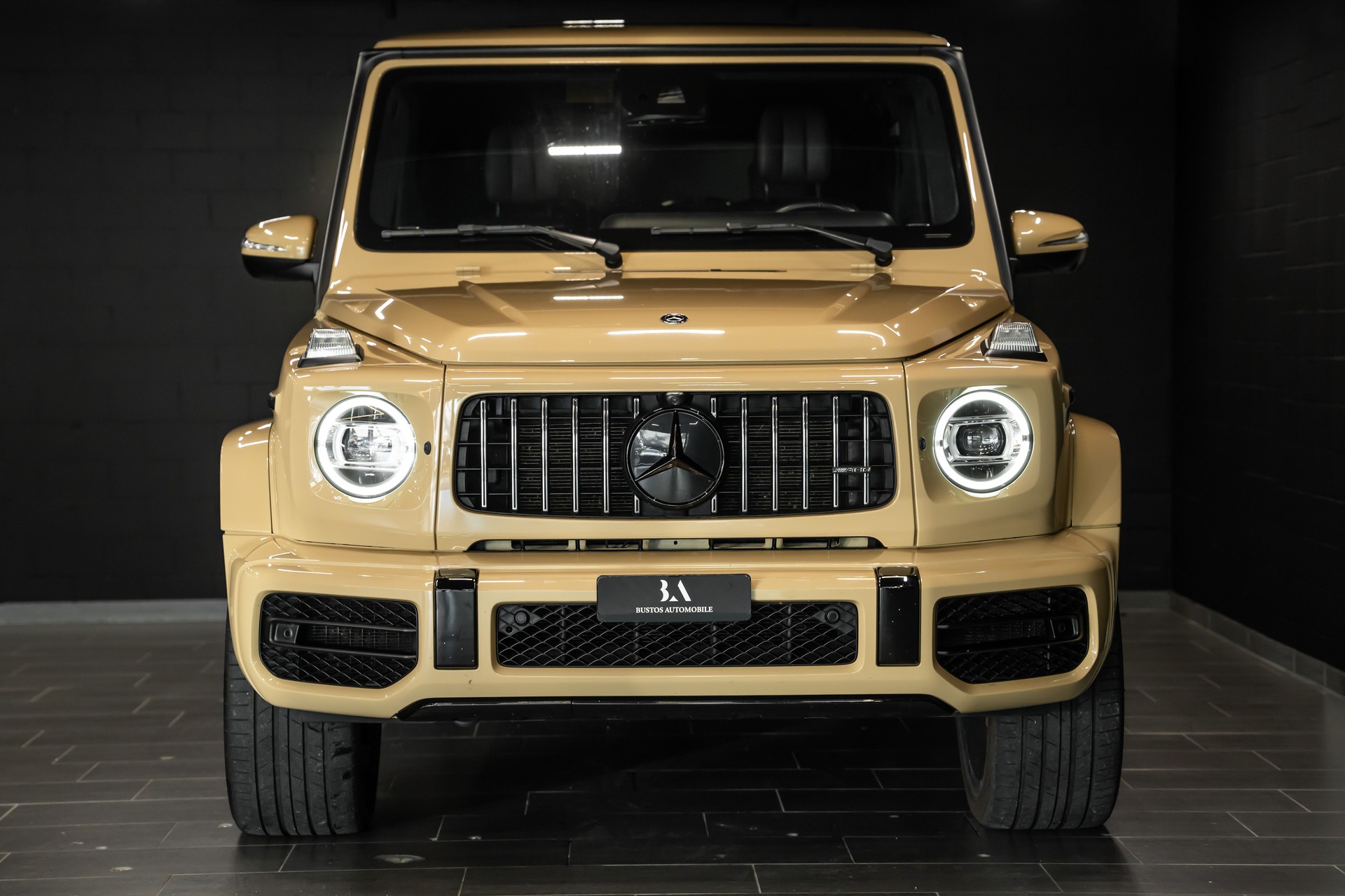 MERCEDES-BENZ G 63 AMG Speedshift Plus G-Tronic / Burmester / Schiebedach / Sitzlüftung / Massage Sitze / Traum Konfiguration-image-4