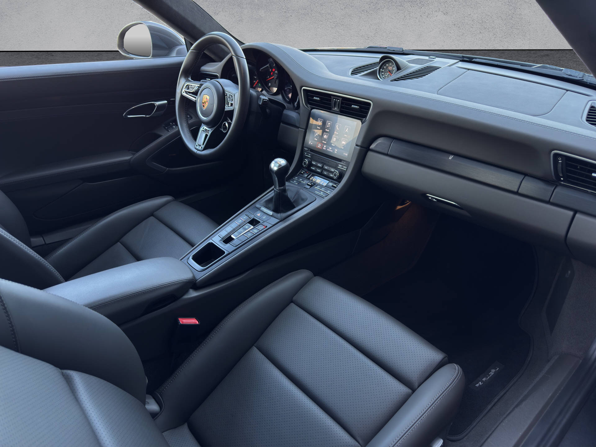PORSCHE 911 Carrera GTS-image-7