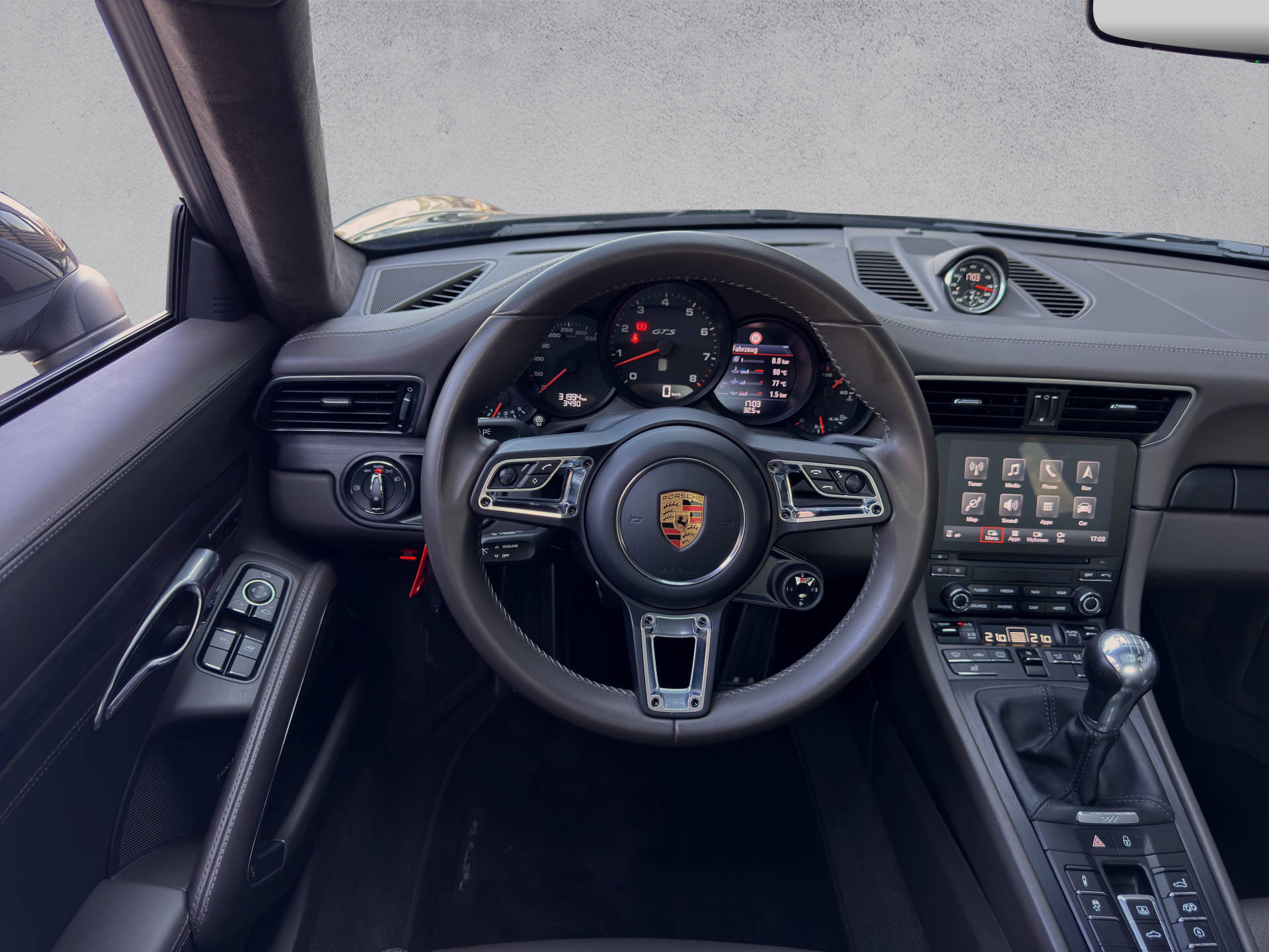 PORSCHE 911 Carrera GTS-image-5