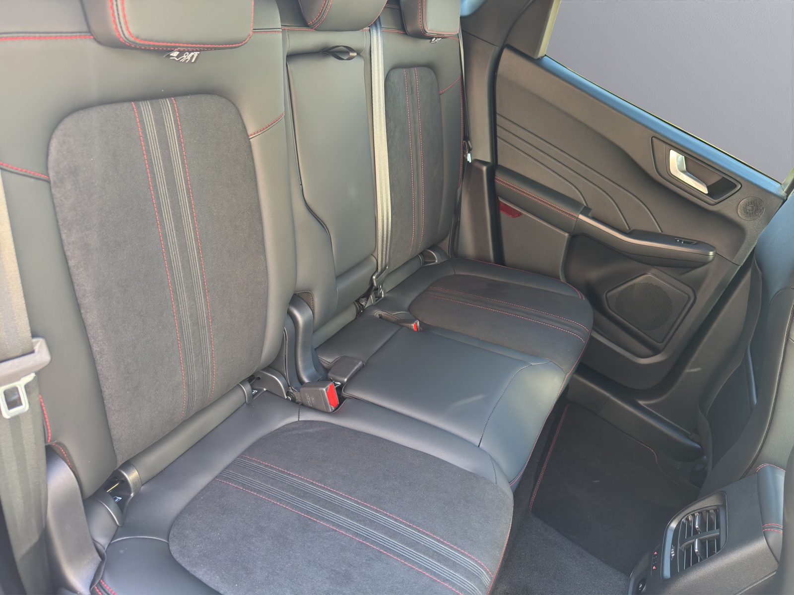 FORD Kuga 2.5 PHEV Hybrid ST-Line X-image-12