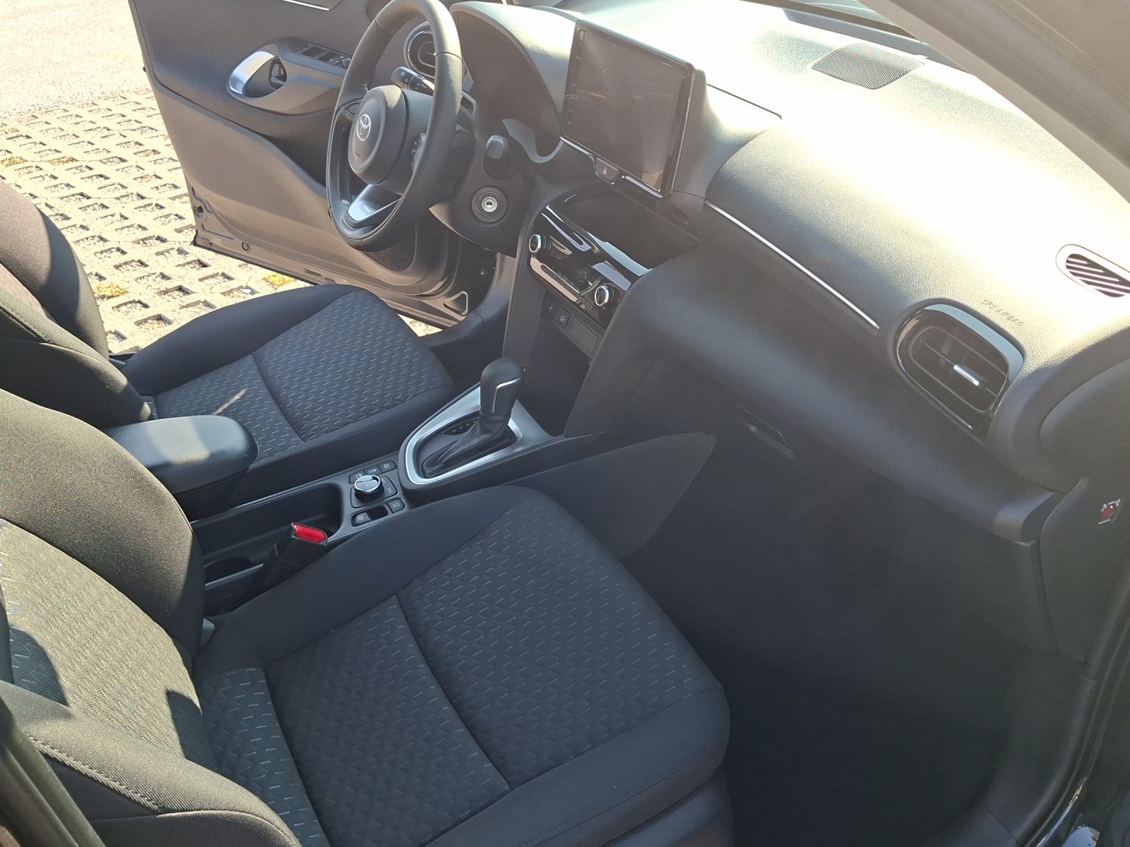 TOYOTA Yaris Cross 1.5 Comfort AWDi e-CVT-image-9