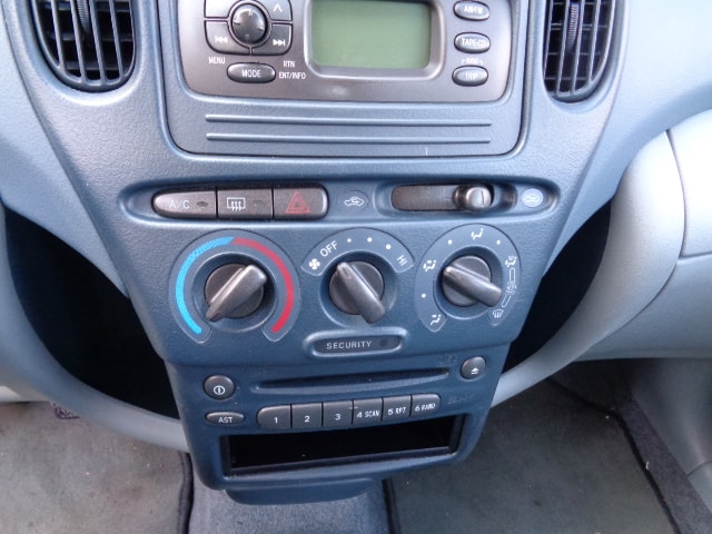 TOYOTA Yaris Verso 1.3 Linea Sol-image-8