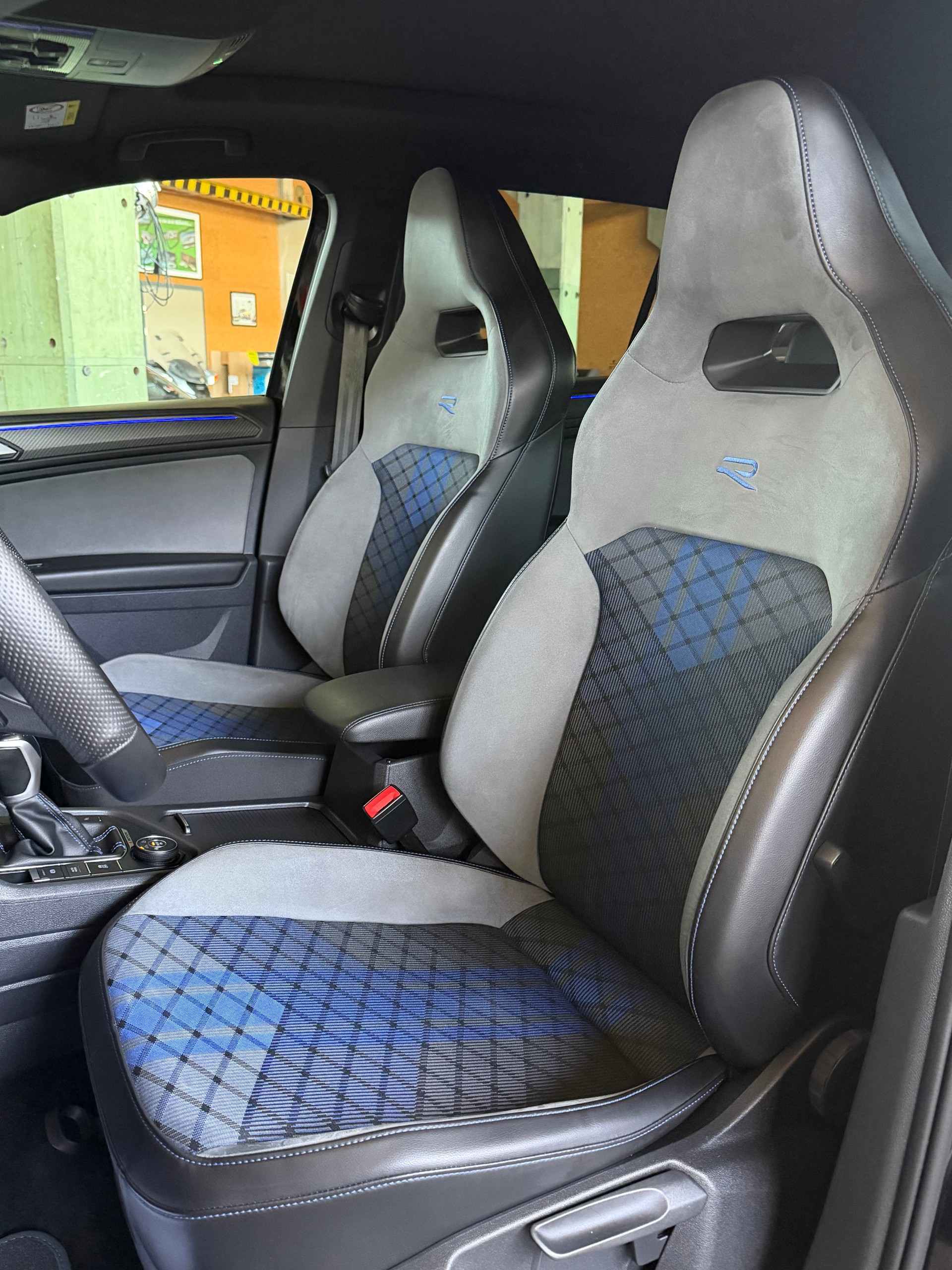 VW Tiguan 2.0TSI R 4Motion DSG "Black Style Design-Paket"-image-4