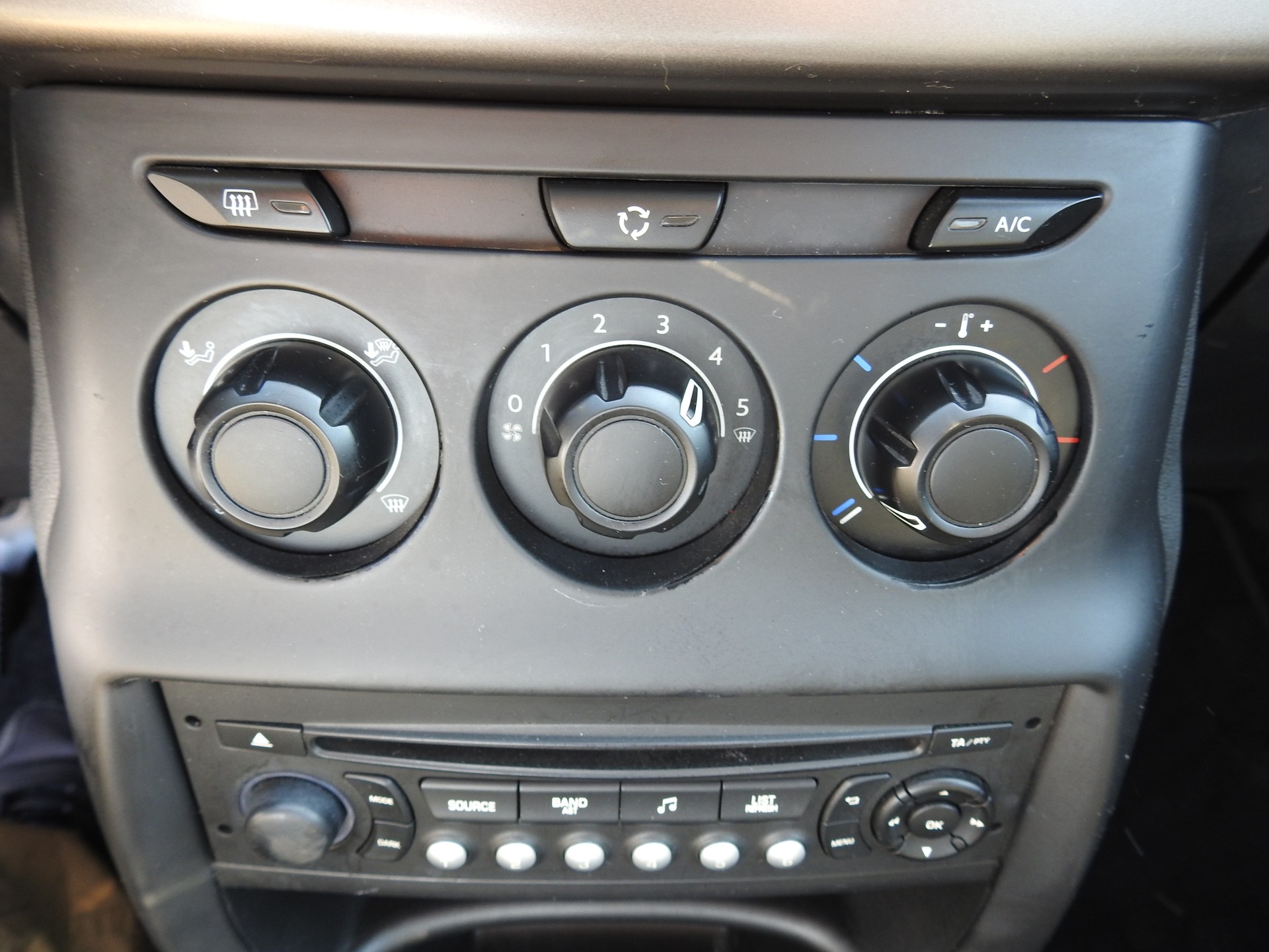 CITROEN C3 1.2i Exclusive-image-22