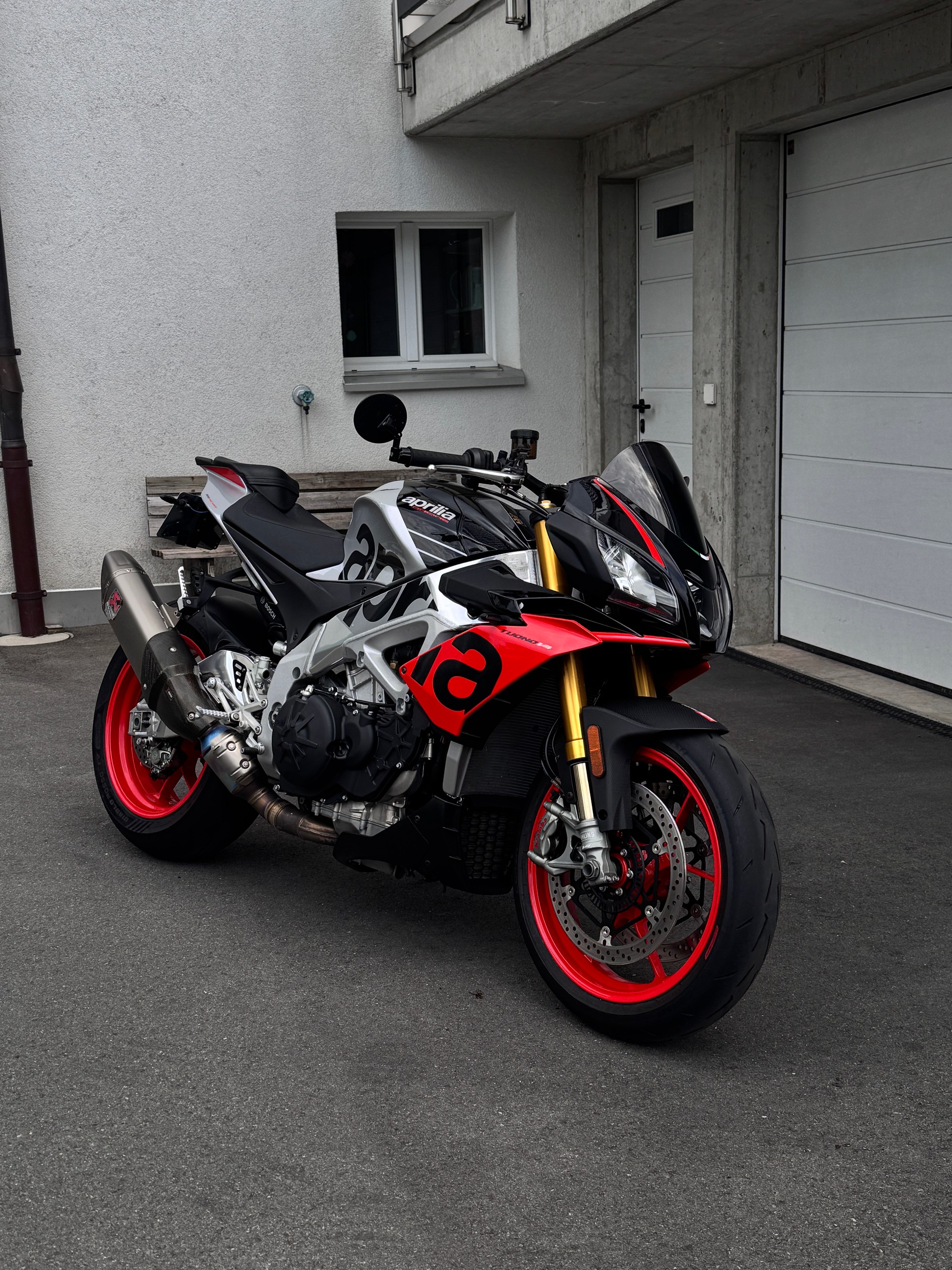 APRILIA V4 1100 Factory-image-0