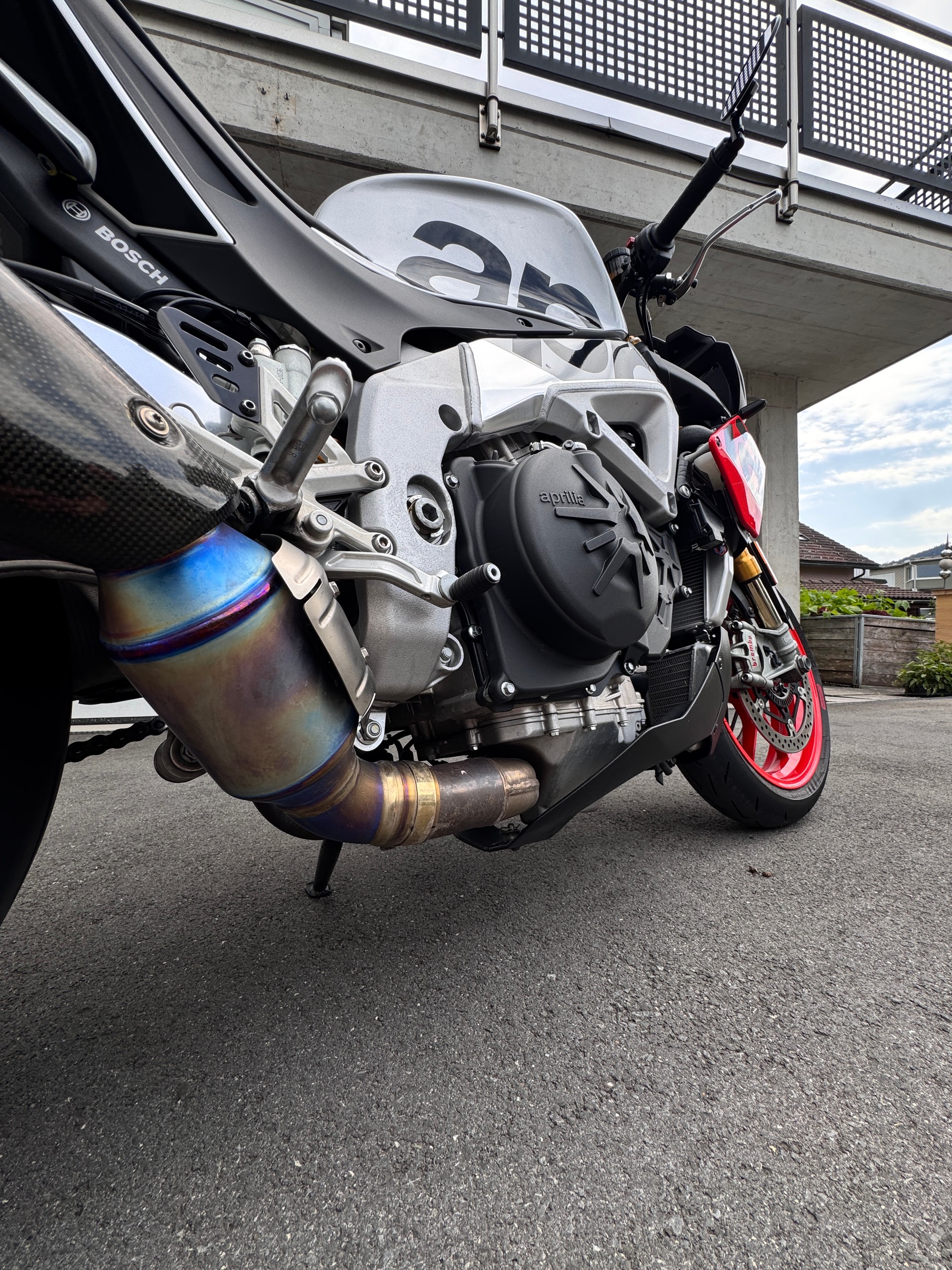 APRILIA V4 1100 Factory-image-6