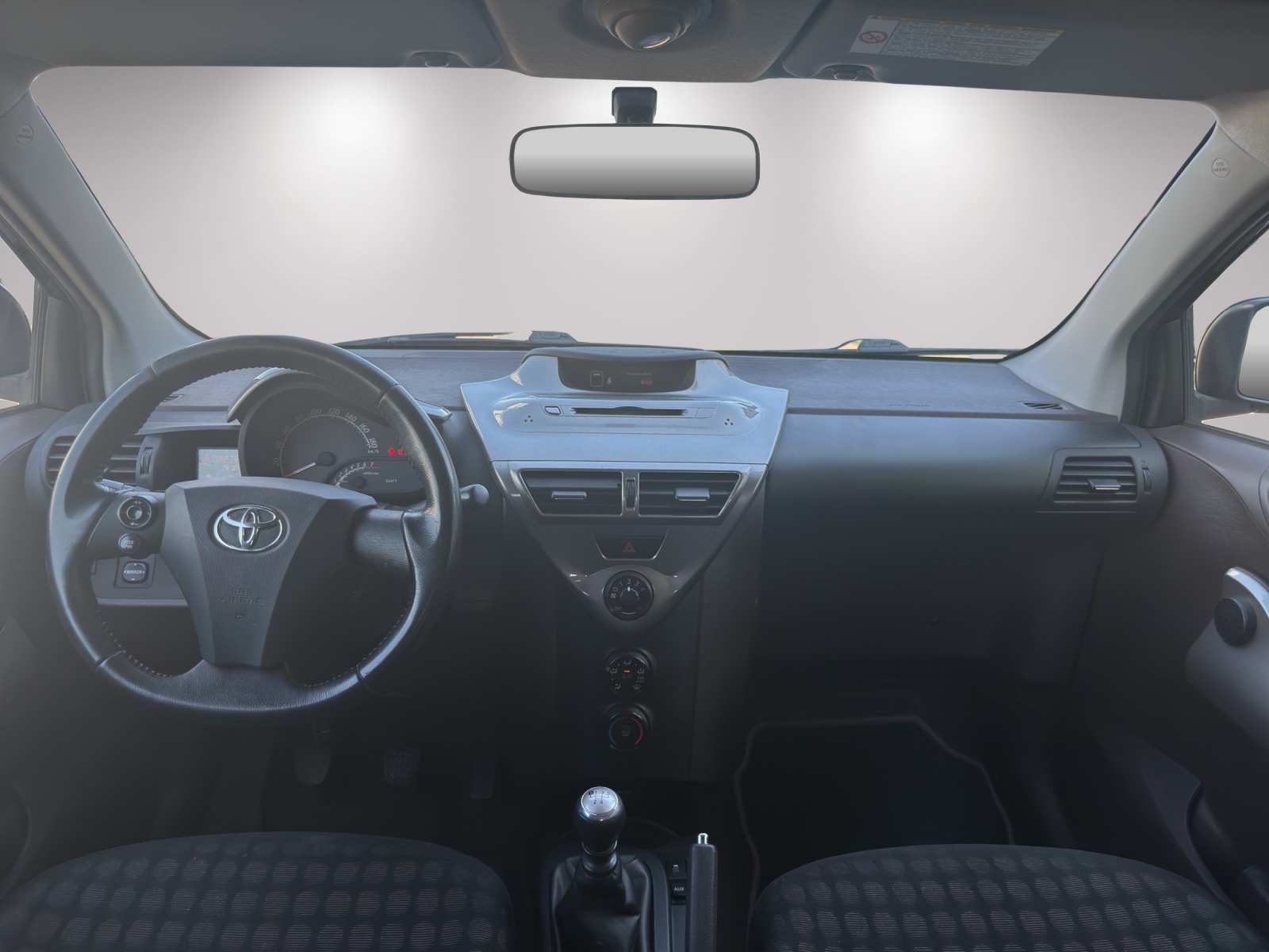 TOYOTA iQ 1.0 VVT-i-image-8