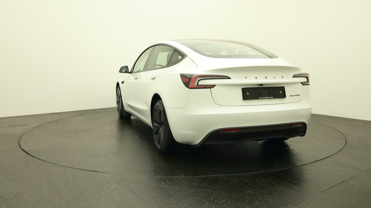 TESLA Model 3 Long Range Dual Motor AWD-showroom-element-3