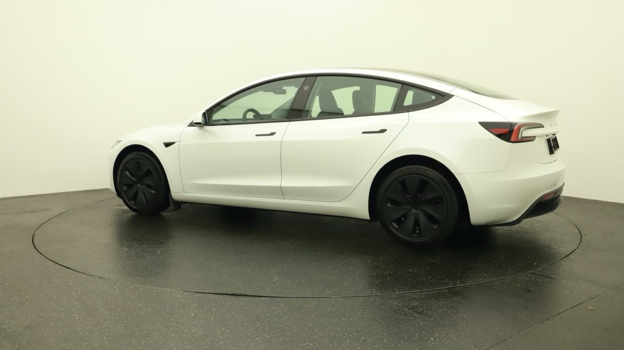 TESLA Model 3 Long Range Dual Motor AWD-showroom-element-2